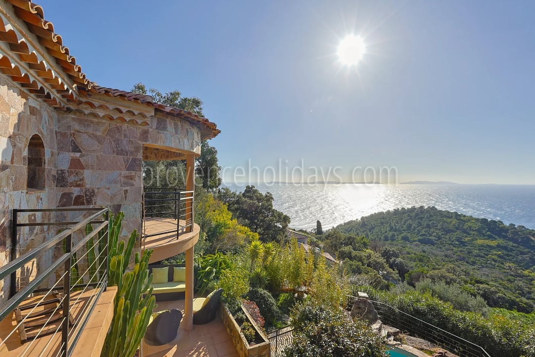 Provençaalse villa met panoramisch zeezicht in Rayol-Canadel-sur-Mer