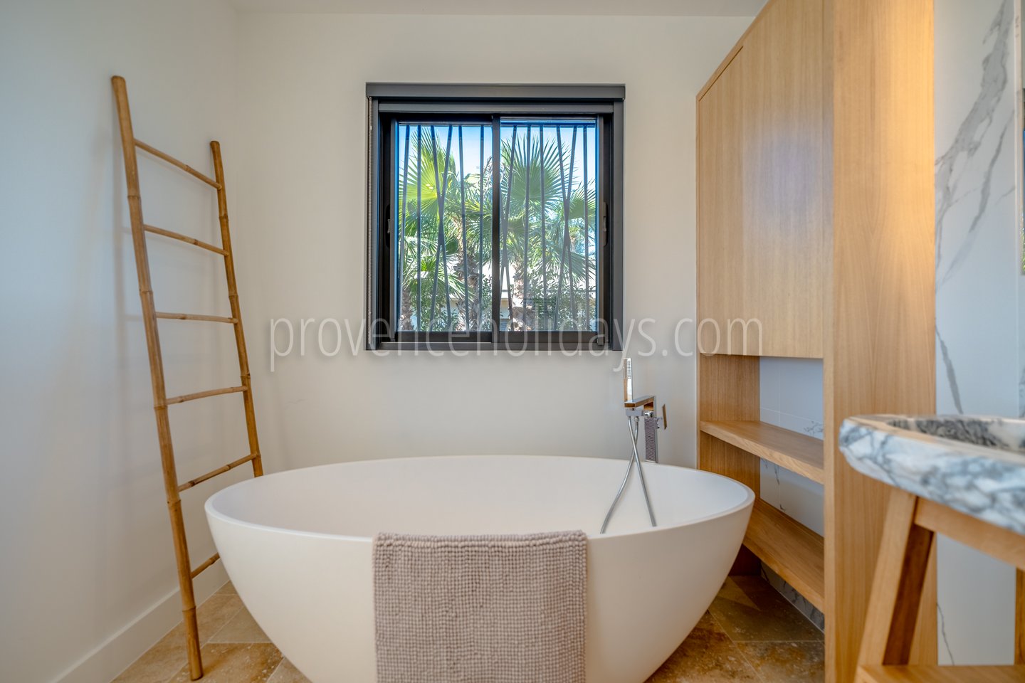 19 - Villa Stonebay: Villa: Bathroom