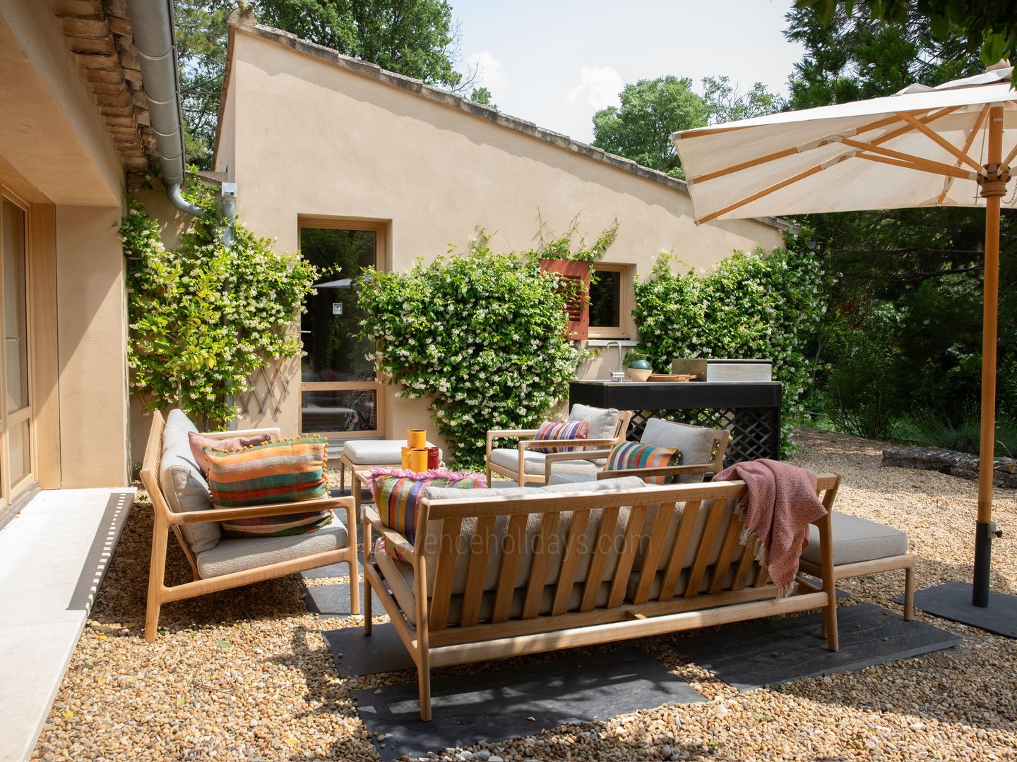 11 - Mas des Sources: Villa: Exterior
