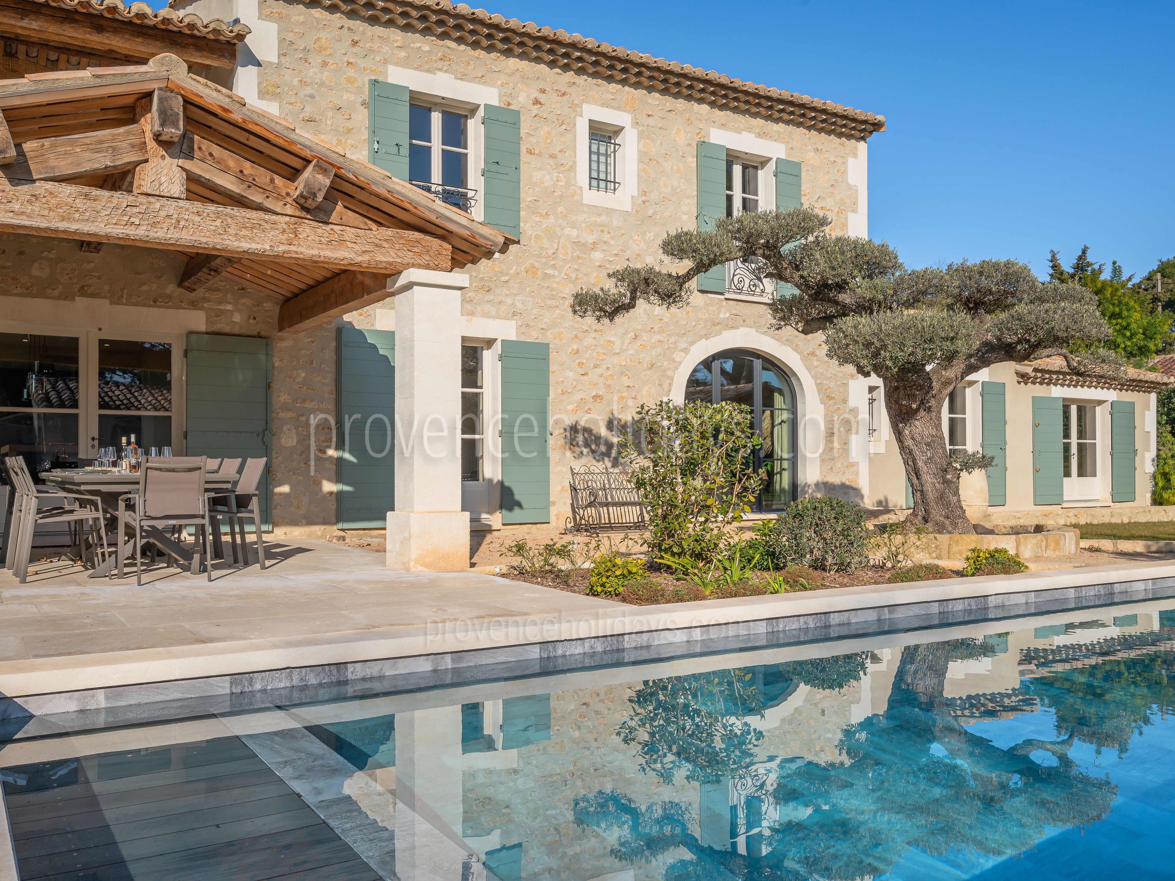 50 - Mas Lucie: Villa: Exterior