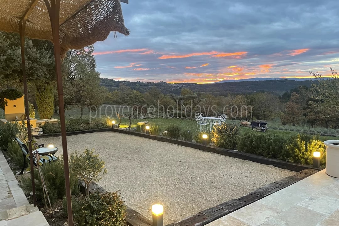 23 - Bastide with lavender in Gordes: Villa: Exterior