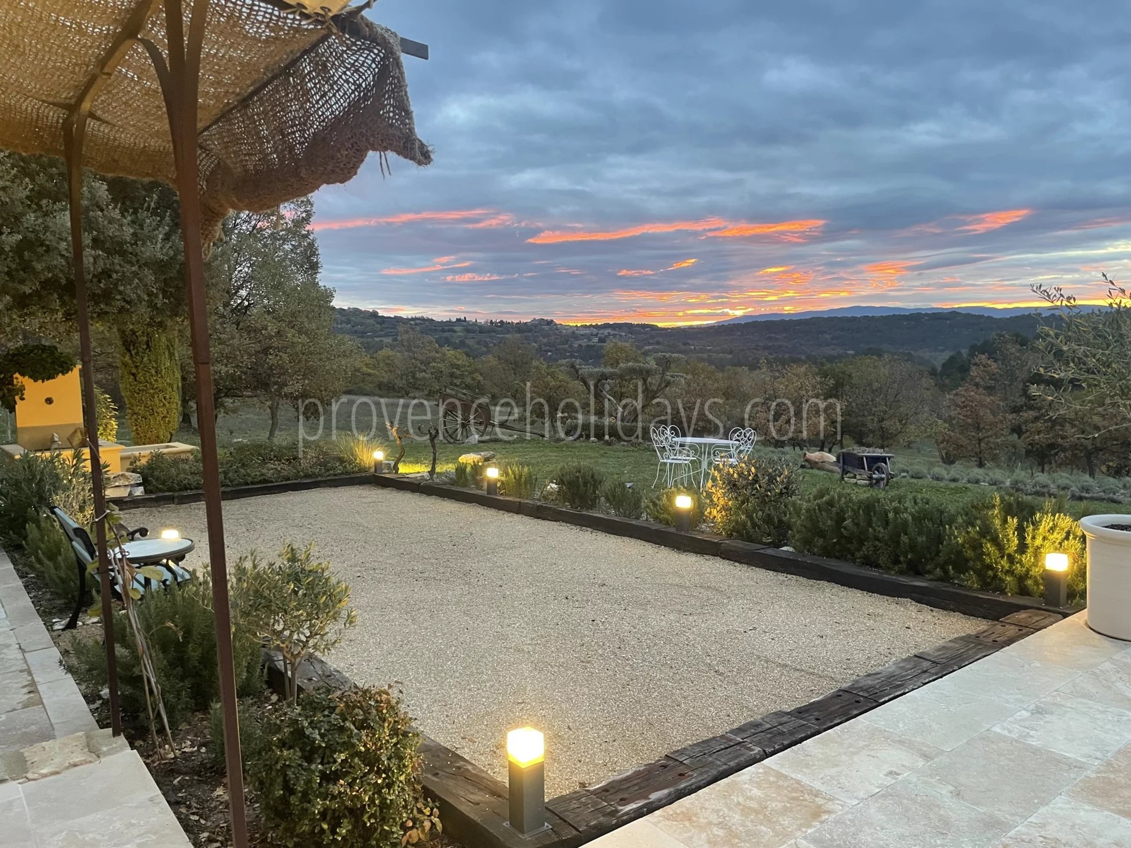 23 - Bastide with lavender in Gordes: Villa: Exterior