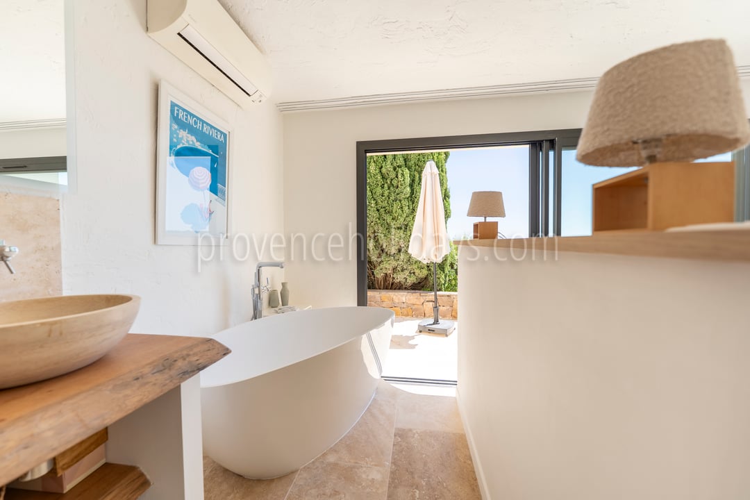 4 - Villa Lagon: Villa: Bathroom
