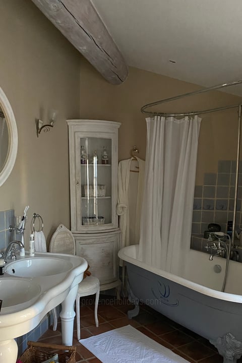 22 - Mas des Papillons: Villa: Bathroom