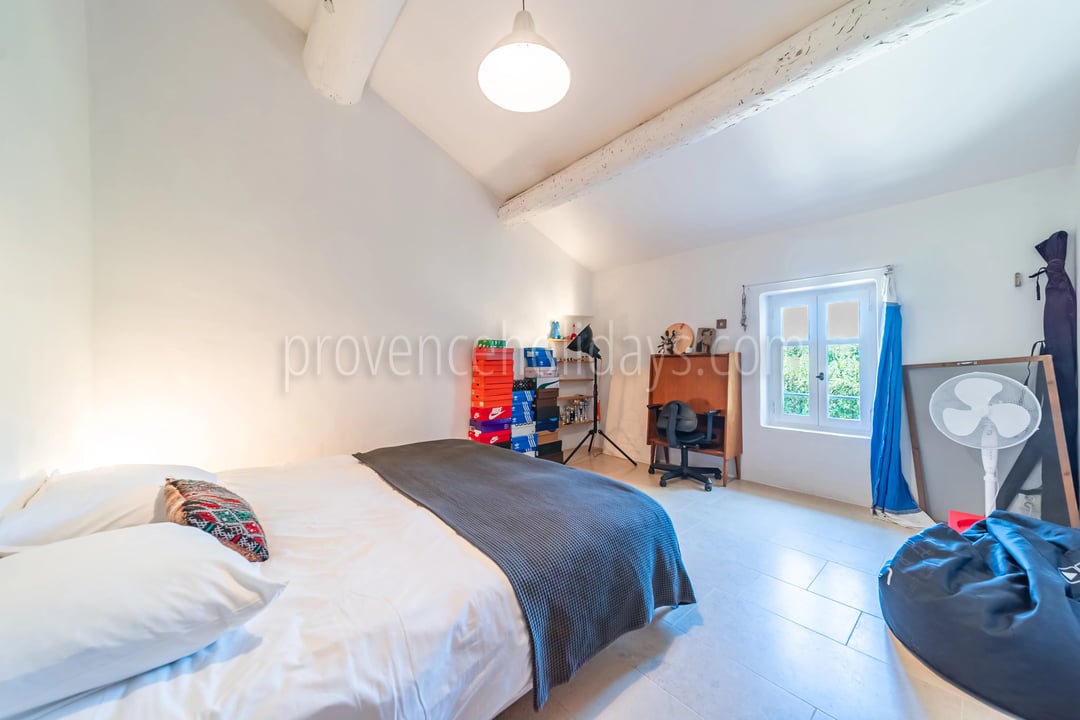 15 - Characterful mas in Cavaillon: Villa: Bedroom