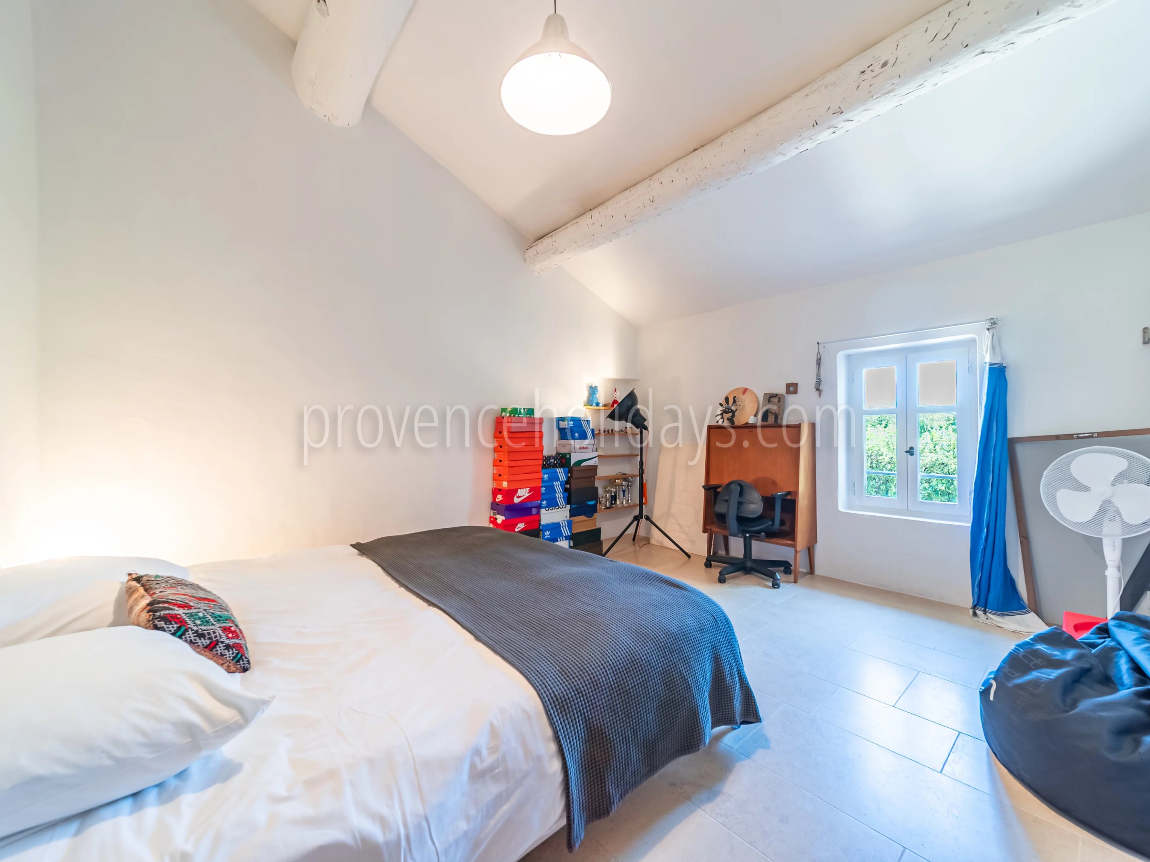 15 - Characterful mas in Cavaillon: Villa: Bedroom