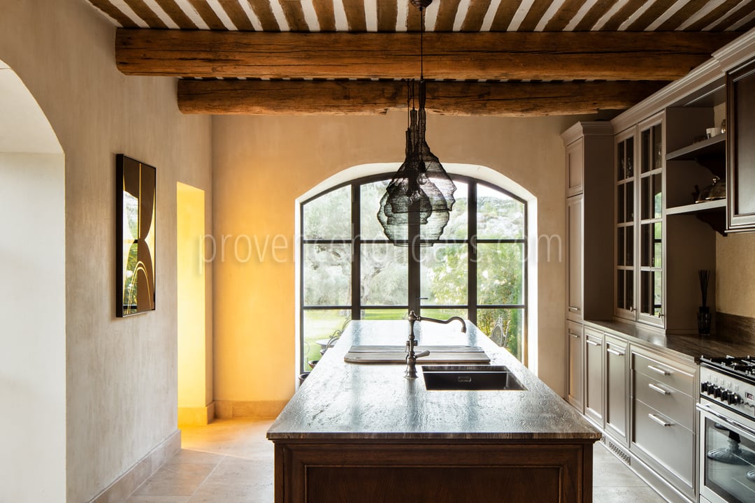 15 - La Bastide de Maussane: Villa: Interior