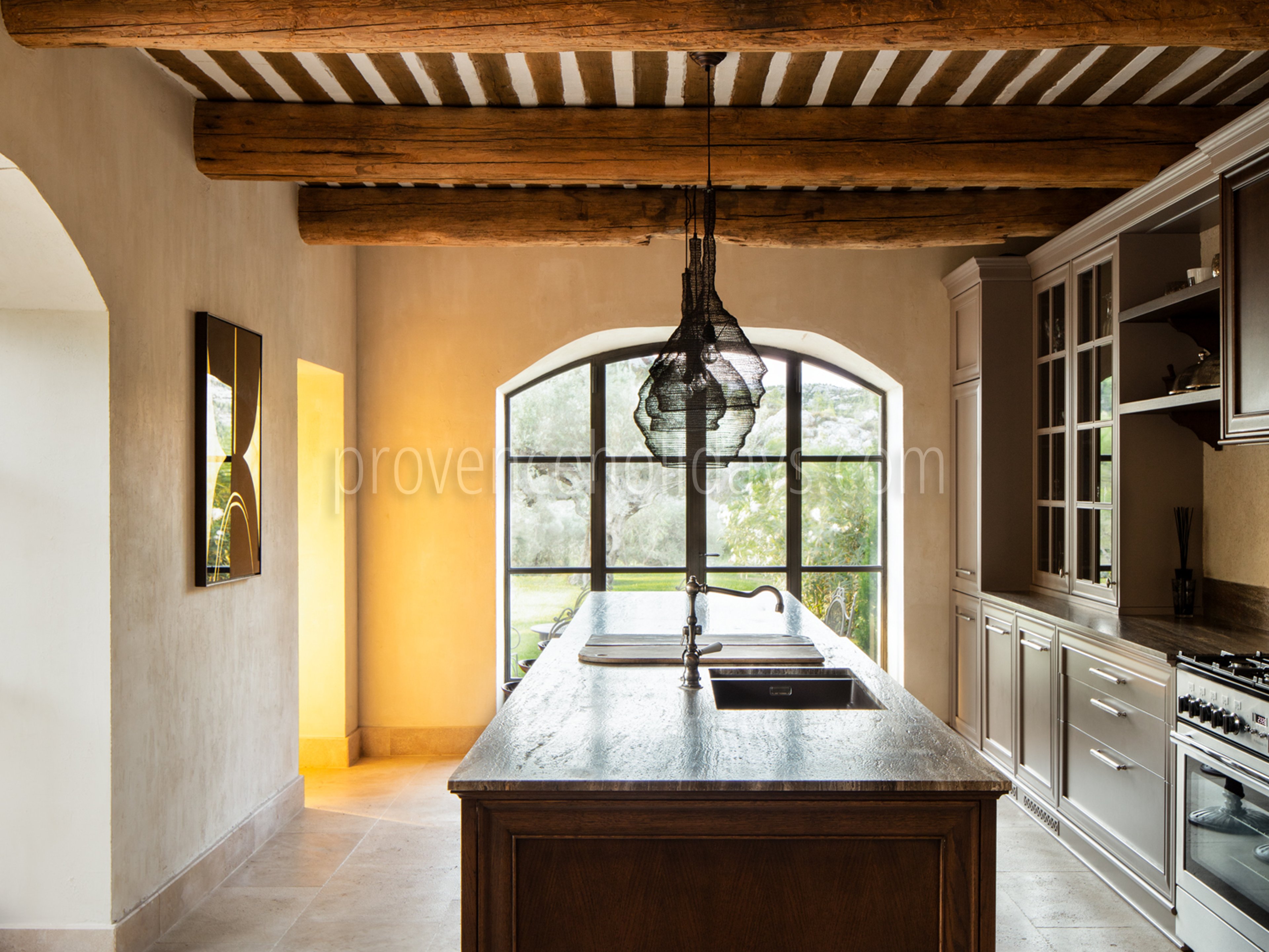 15 - La Bastide de Maussane: Villa: Interior
