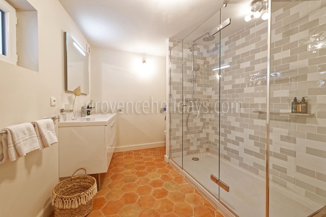 20 - Villa Garrigue: Villa: Bathroom