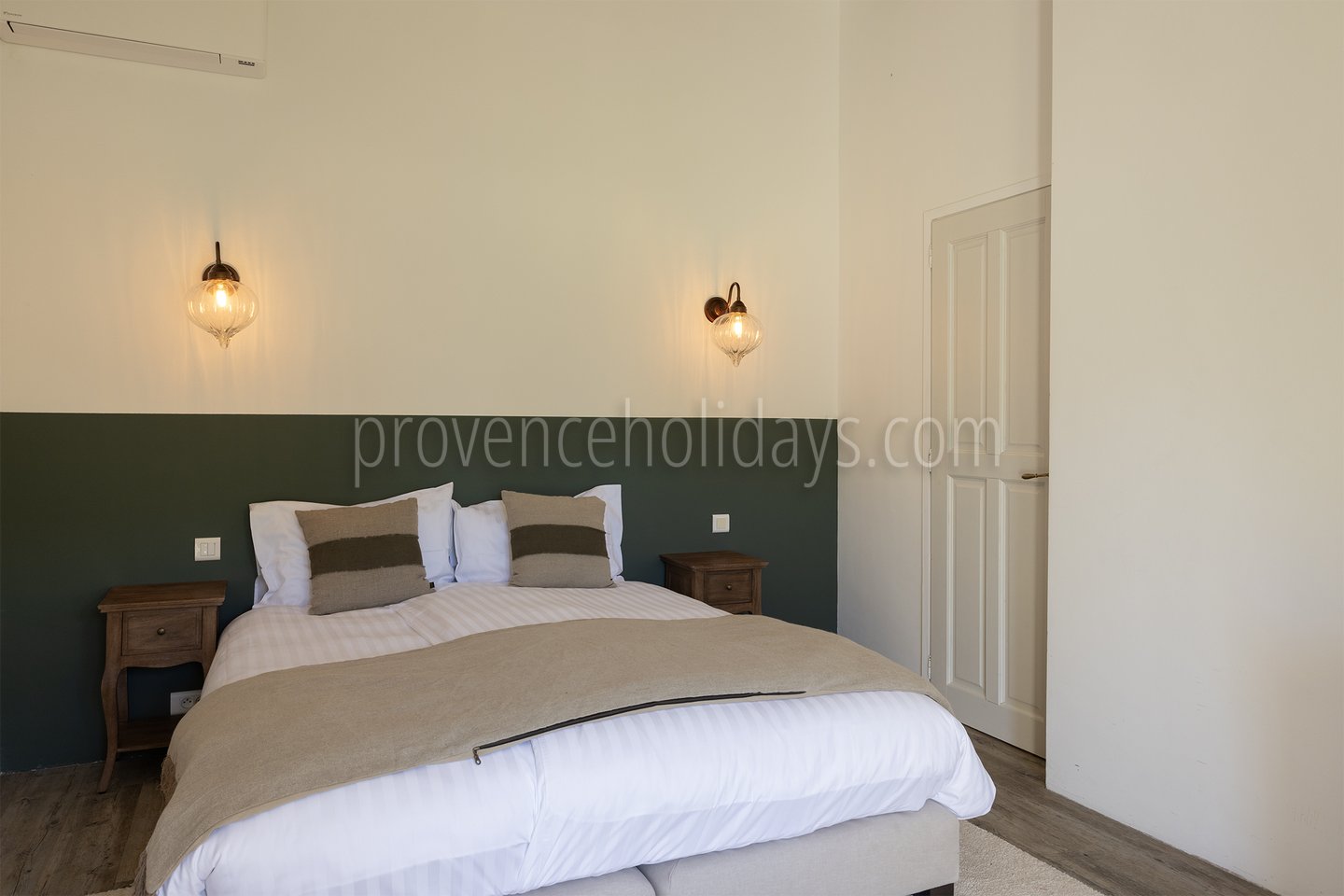 52 - Mas du Carlet: Villa: Bedroom