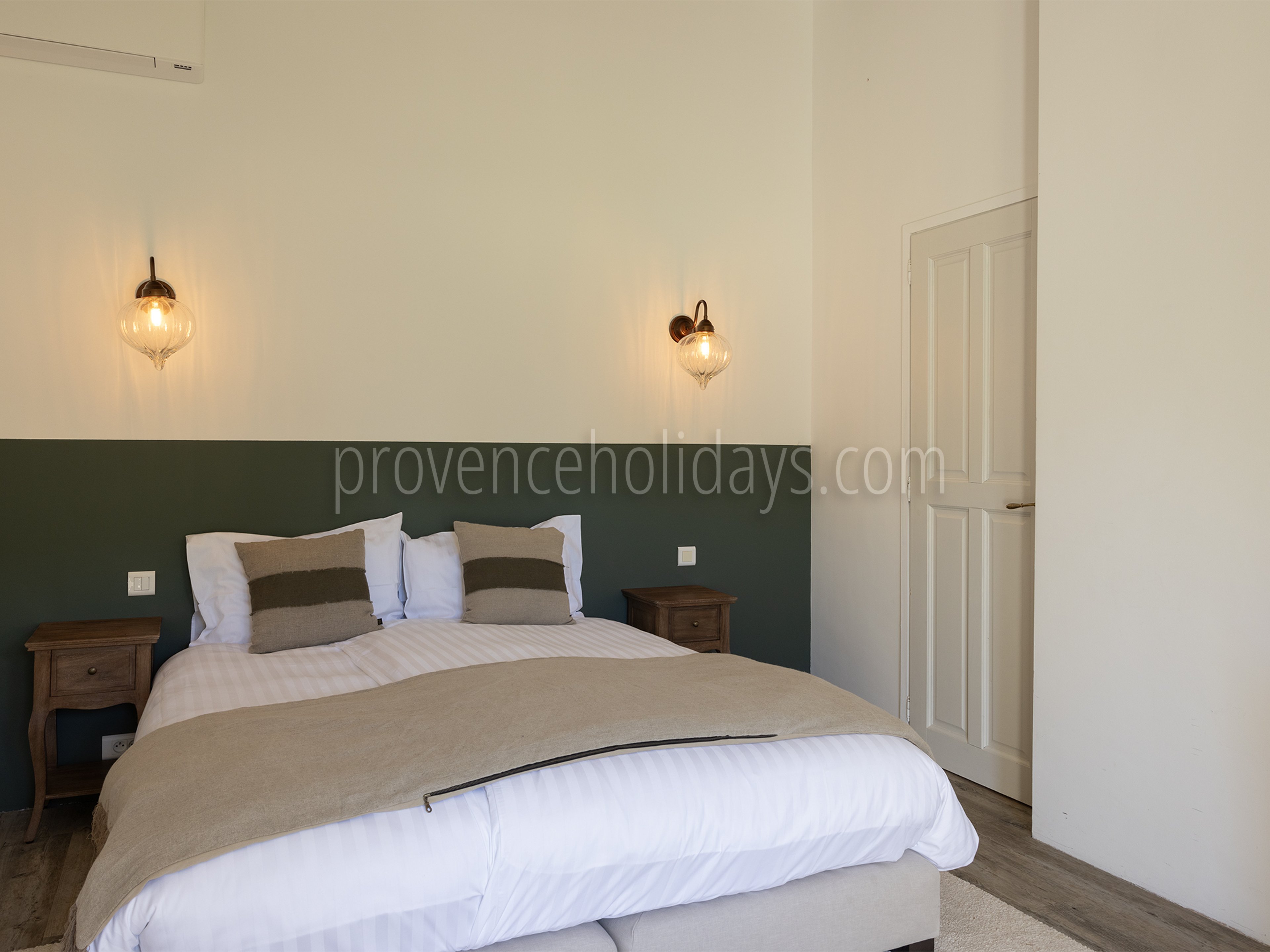 52 - Mas du Carlet: Villa: Bedroom