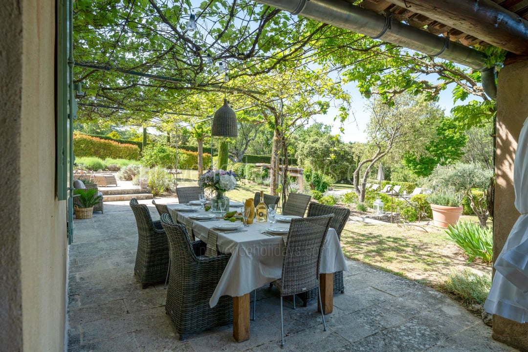 16 - Le Mas des Proles: Villa: Exterior