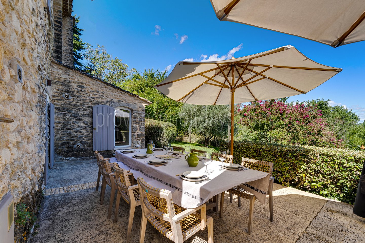 16 - Domaine des Pierres: Villa: Exterior