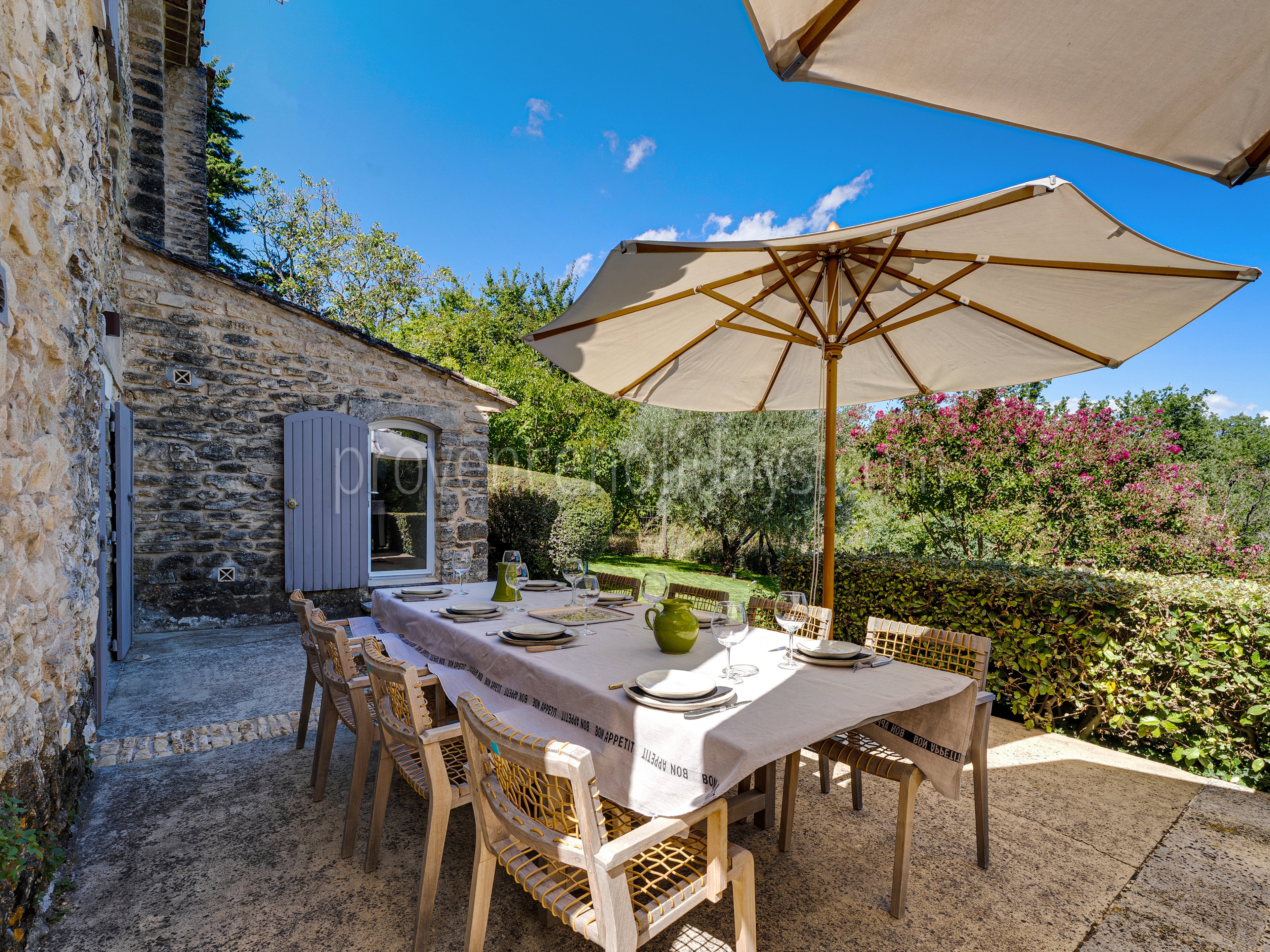 16 - Domaine des Pierres: Villa: Exterior