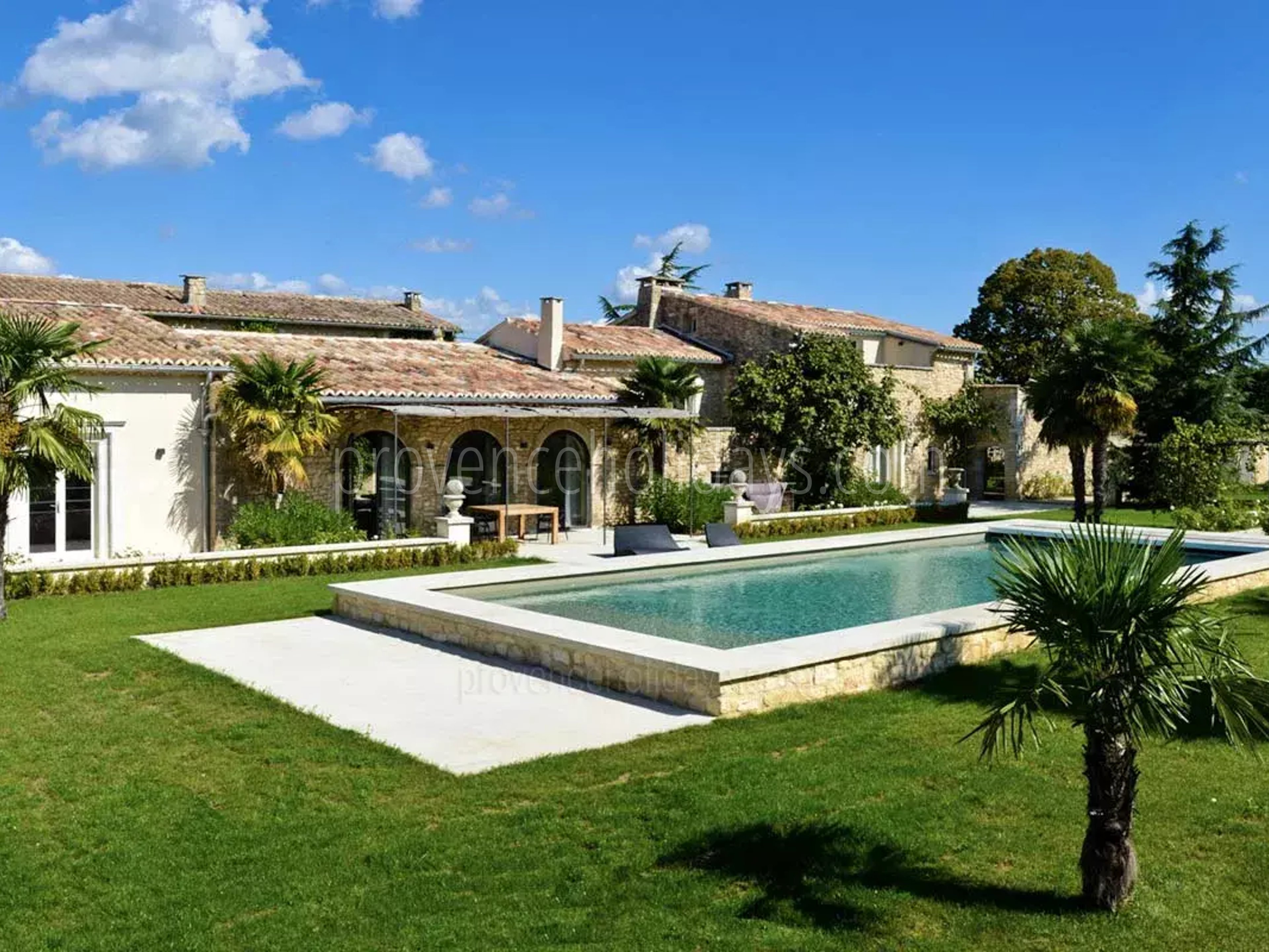 1 - Bonnieux Mas: Villa: Exterior