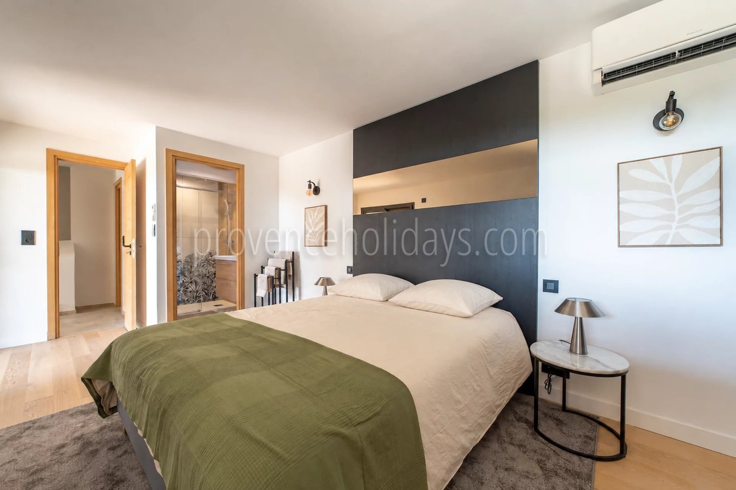 52 - Hedendaagse villa in Cavalaire-sur-Mer: Villa: Bedroom