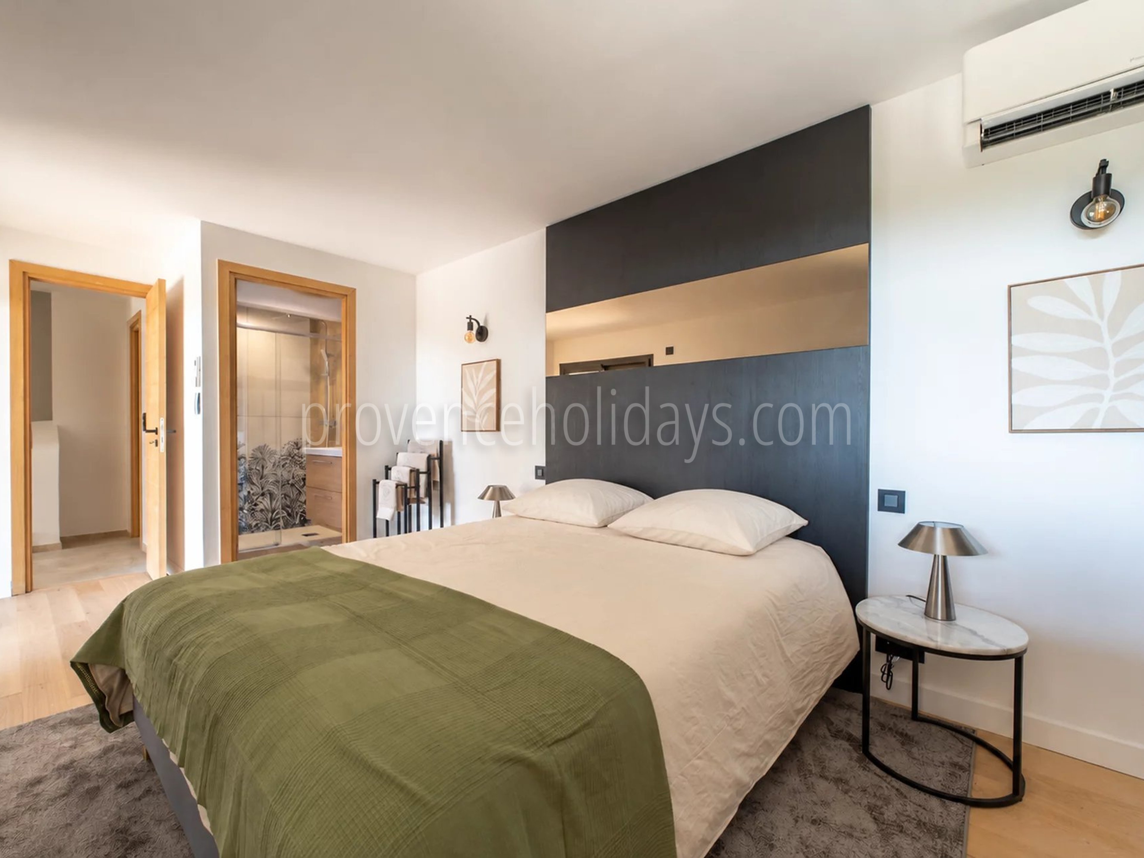 52 - Hedendaagse villa in Cavalaire-sur-Mer: Villa: Bedroom