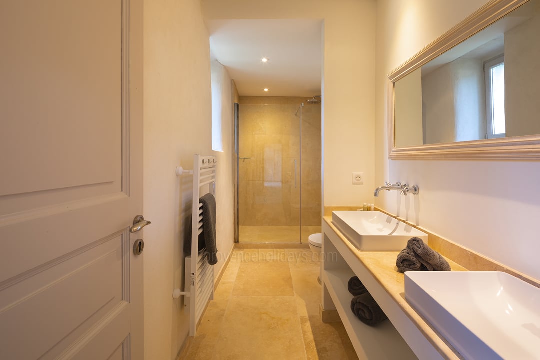 37 - Mas Vaudois: Villa: Bathroom