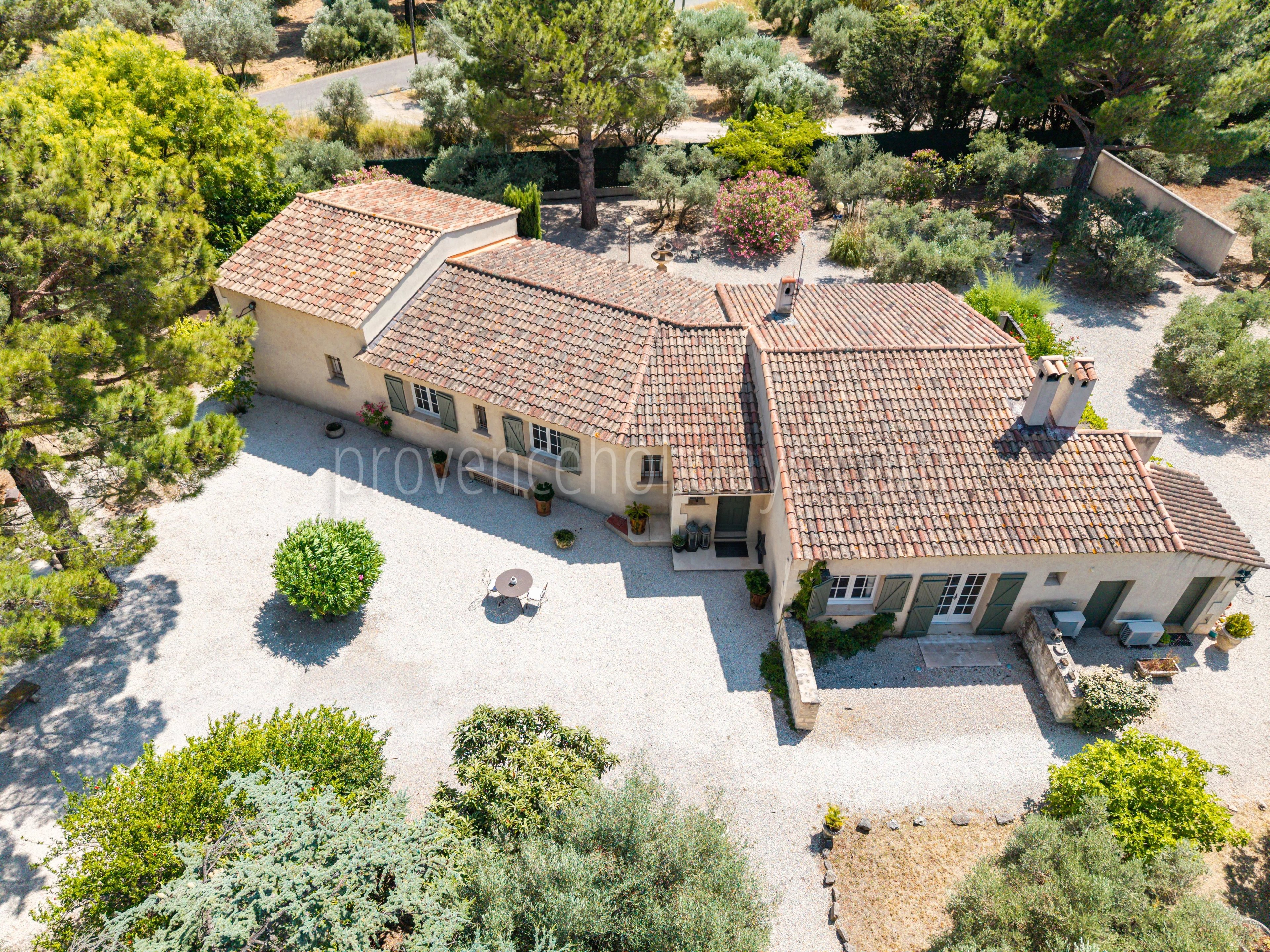 4 - Villa with outbuildings in Mouriès: Villa: Exterior