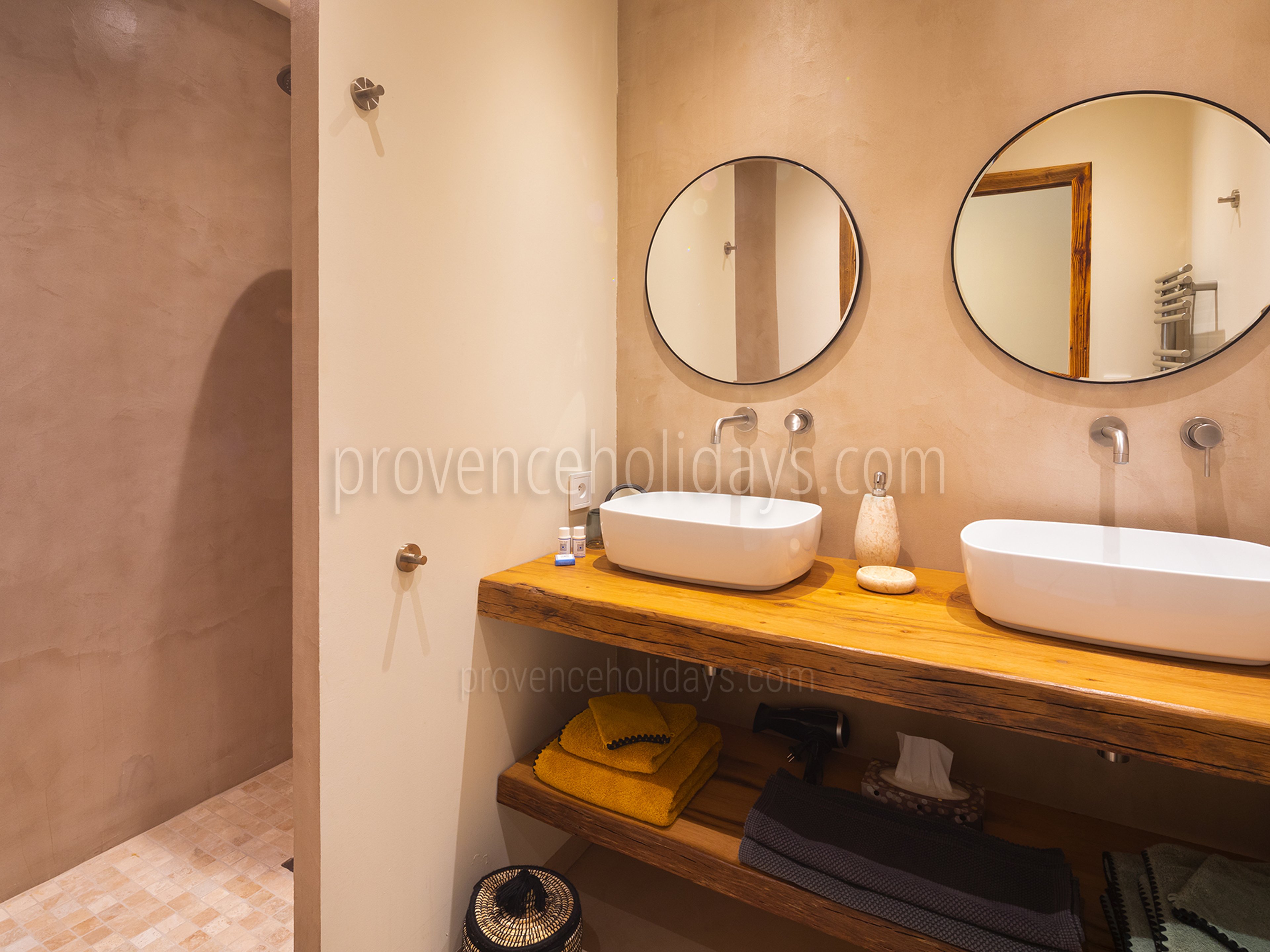 36 - Mas de Provence: Villa: Bathroom