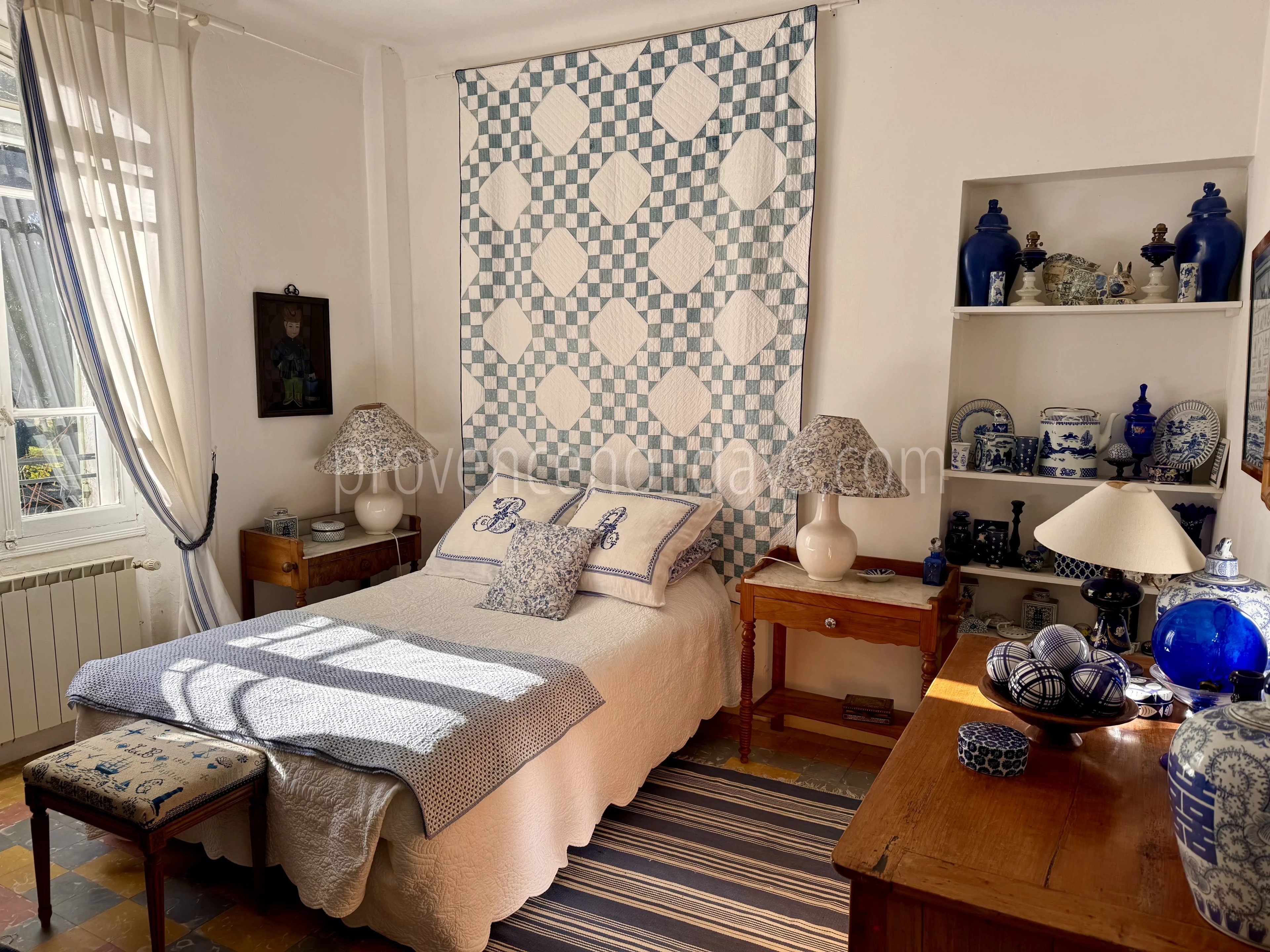 7 - Estate to renovate in Orgon: Villa: Bedroom