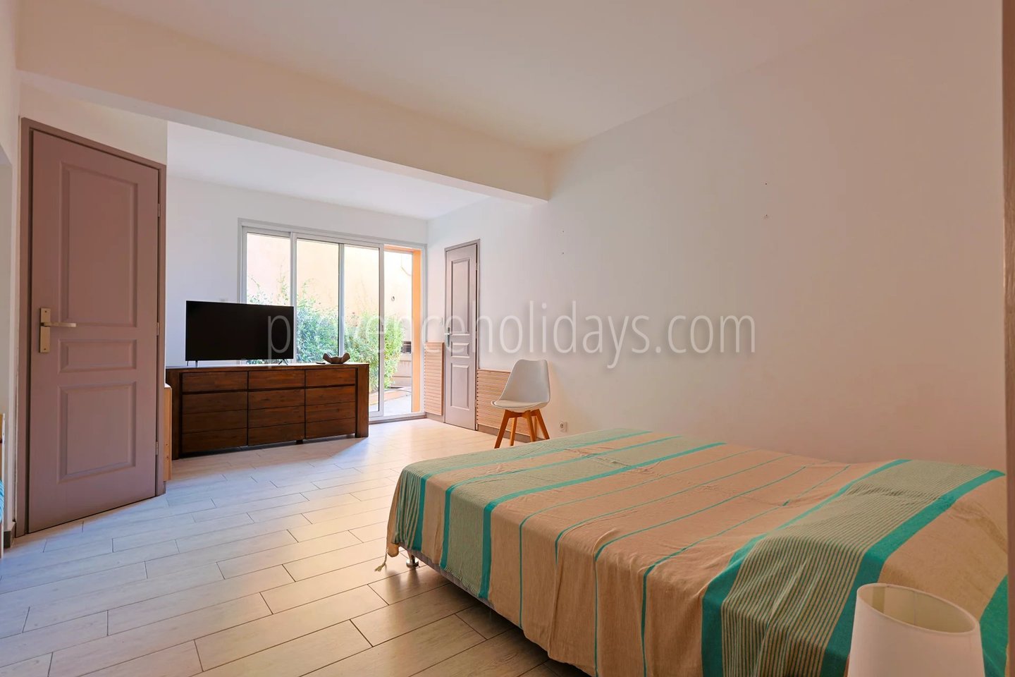 20 - Villa mit Pool in La Croix-Valmer: Villa: Bedroom
