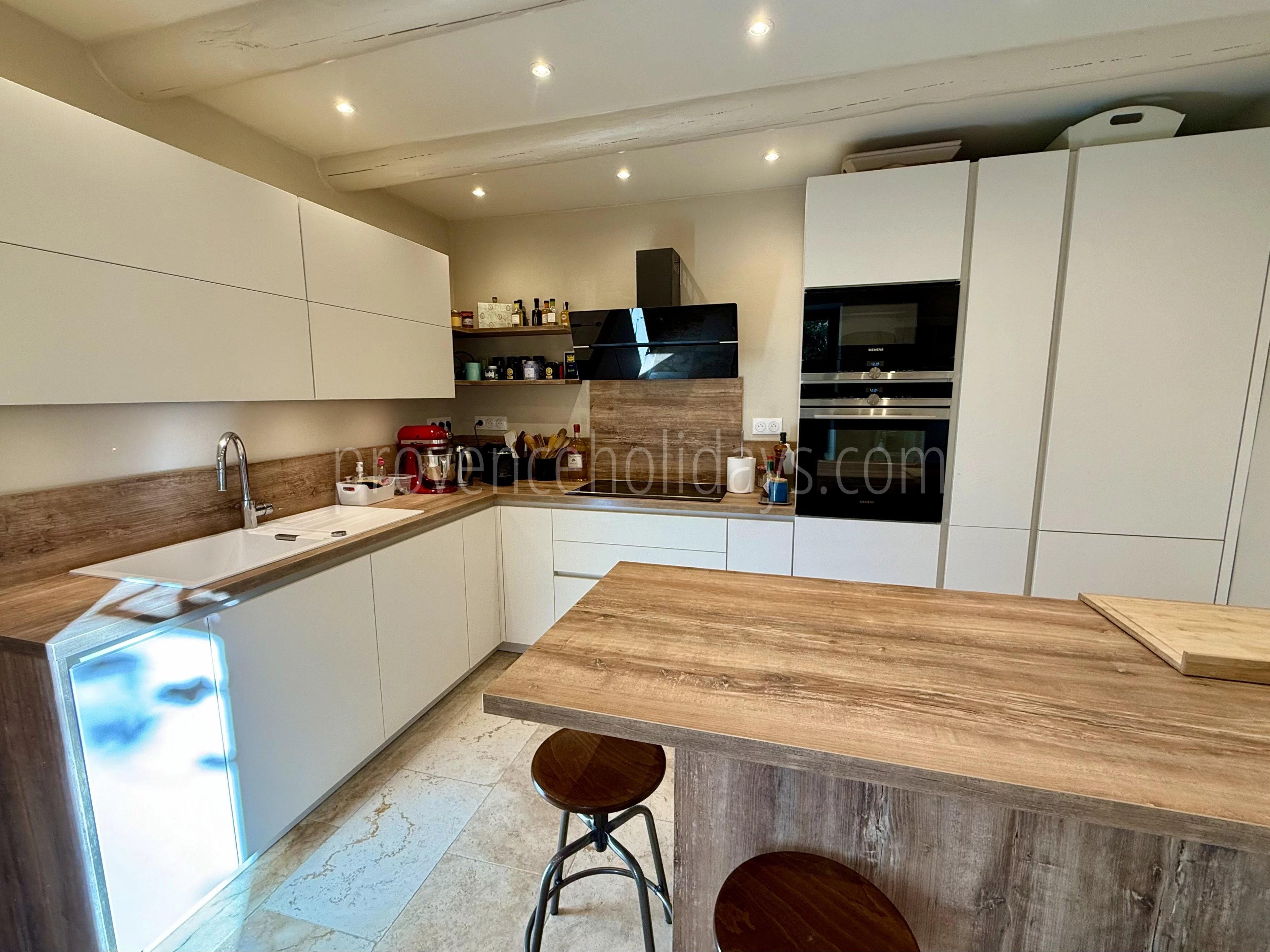 4 - Property with gîtes in Gordes: Villa: Interior