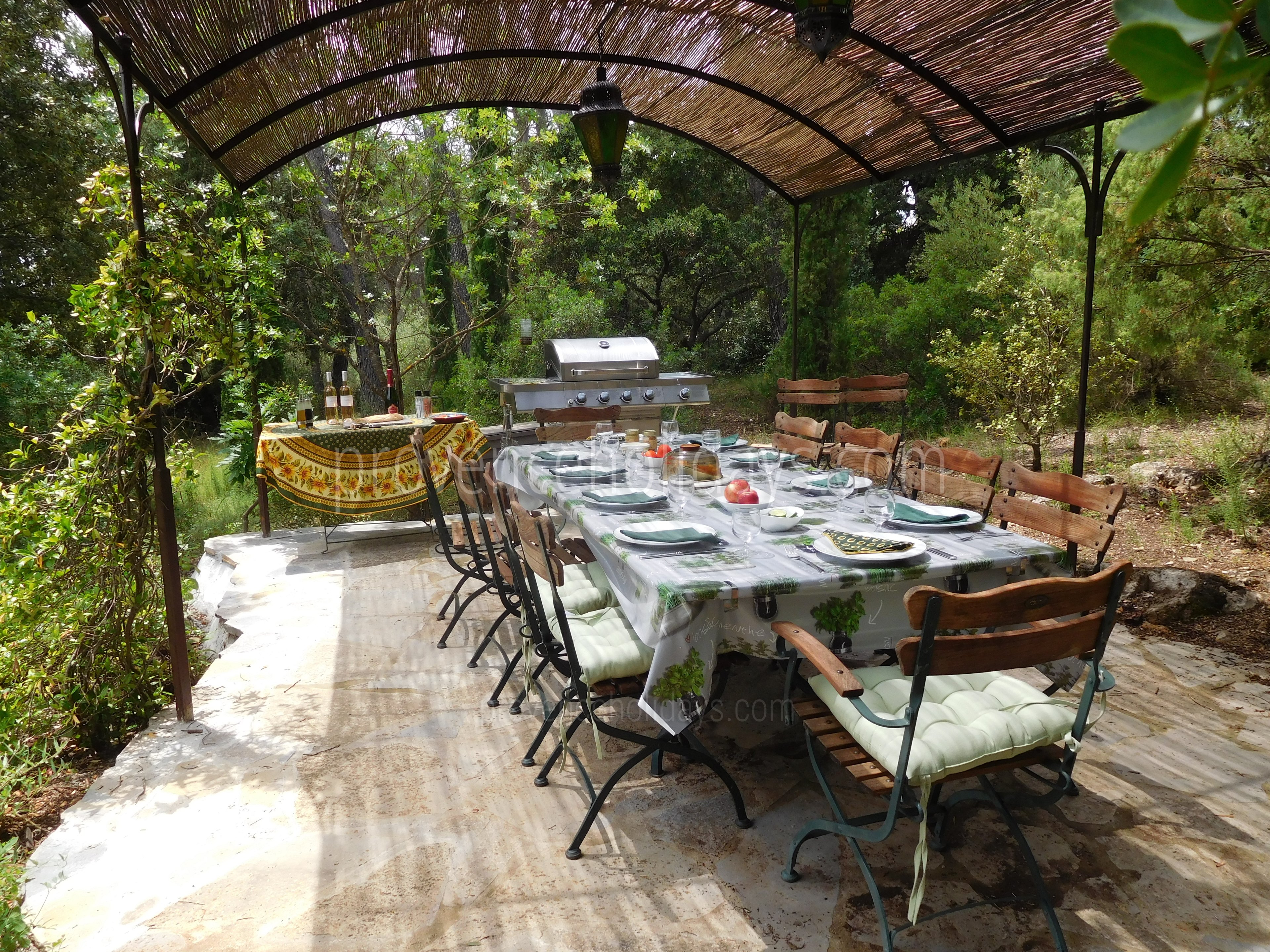 22 - Mas Lorgues: Villa: Exterior