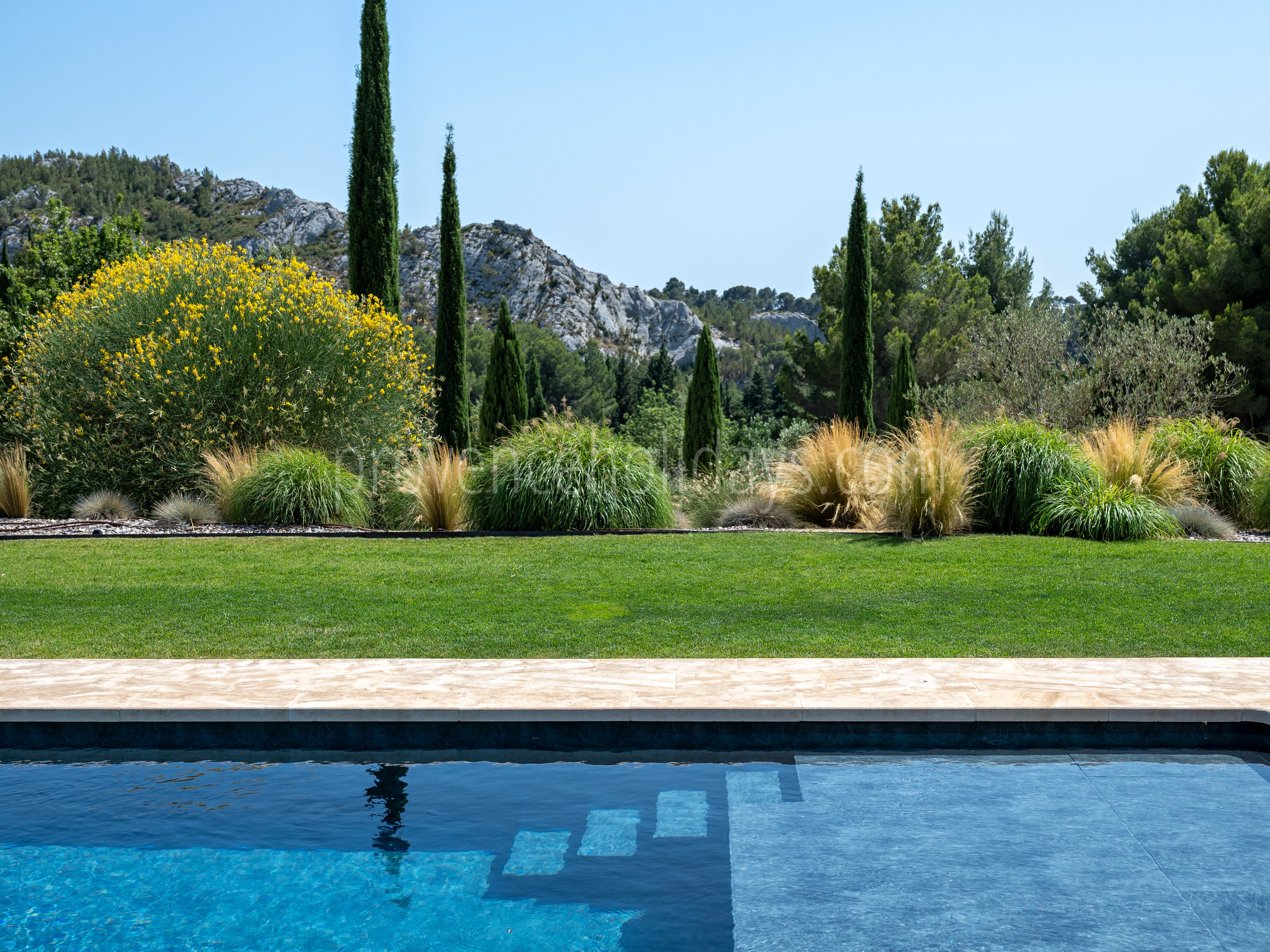 183 - Le Loup des Alpilles: Villa: Pool