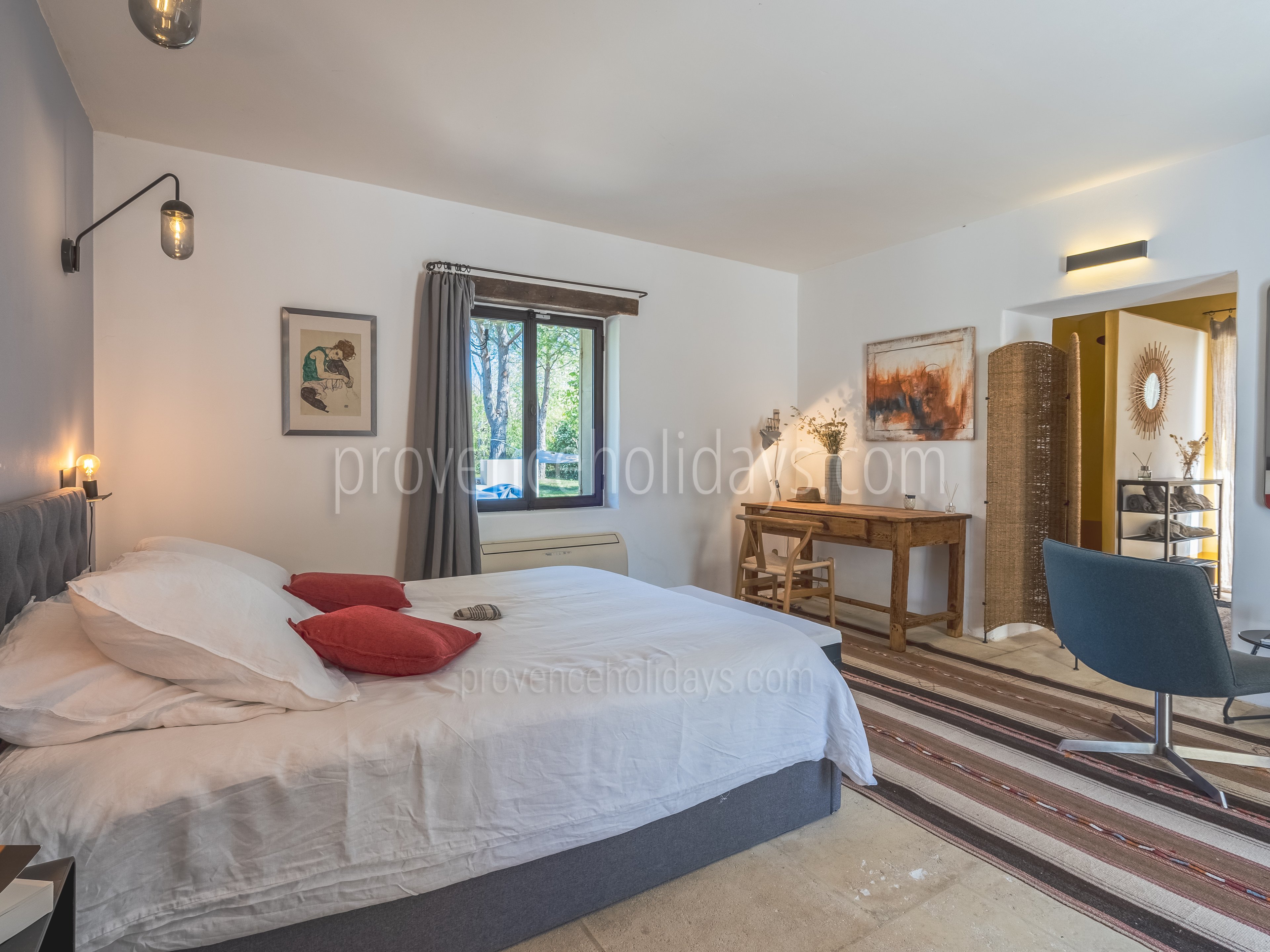 25 - Mas du Taureau: Villa: Bedroom