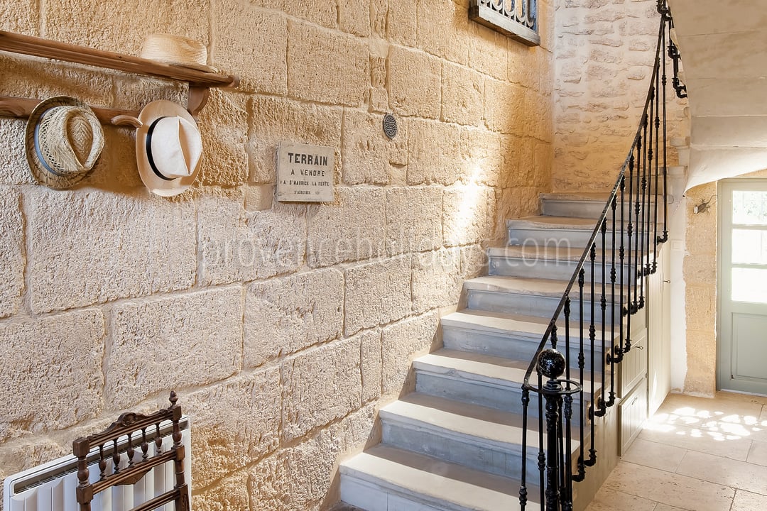 16 - Mas Pont-du-Gard: Villa: Interior