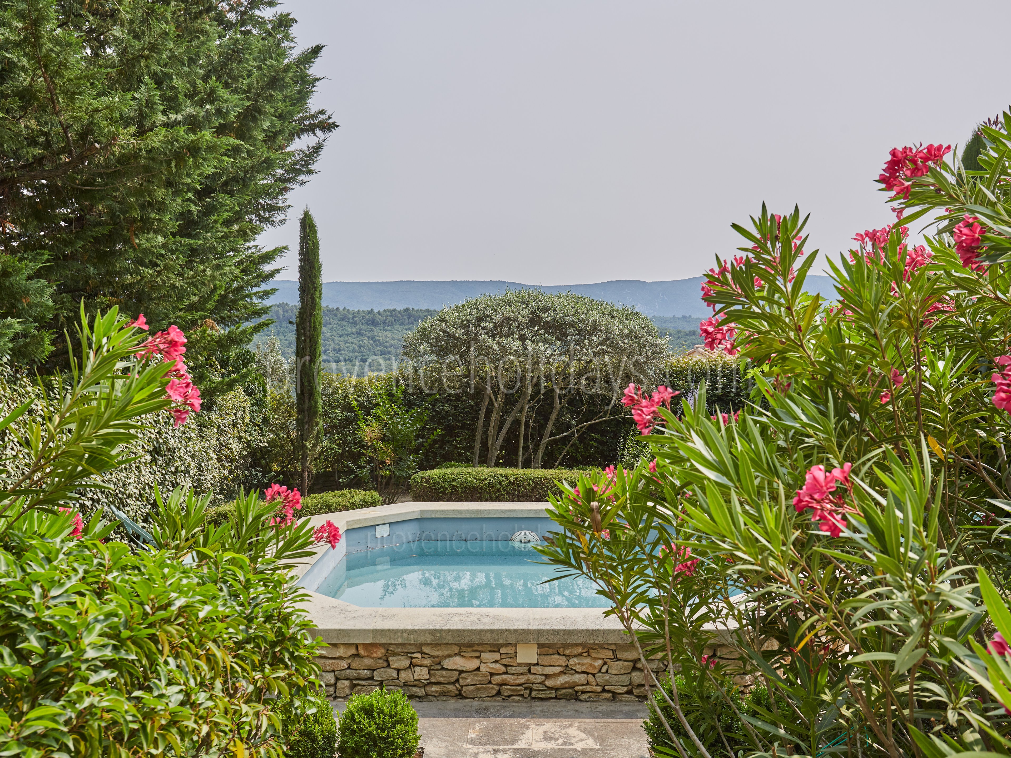 6 - La Maison de Goult: Villa: Exterior