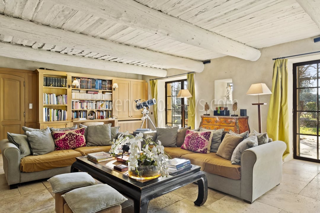 5 - Character mas in Gordes: Villa: Interior