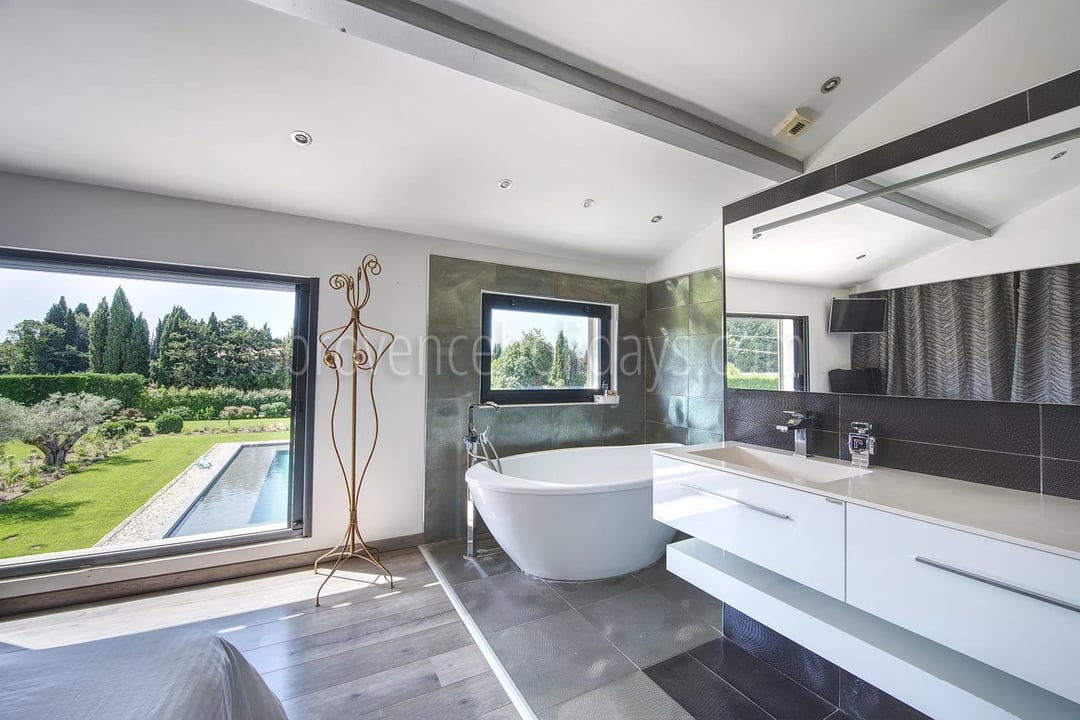 40 - House with pool house in Eyguières: Villa: Interior
