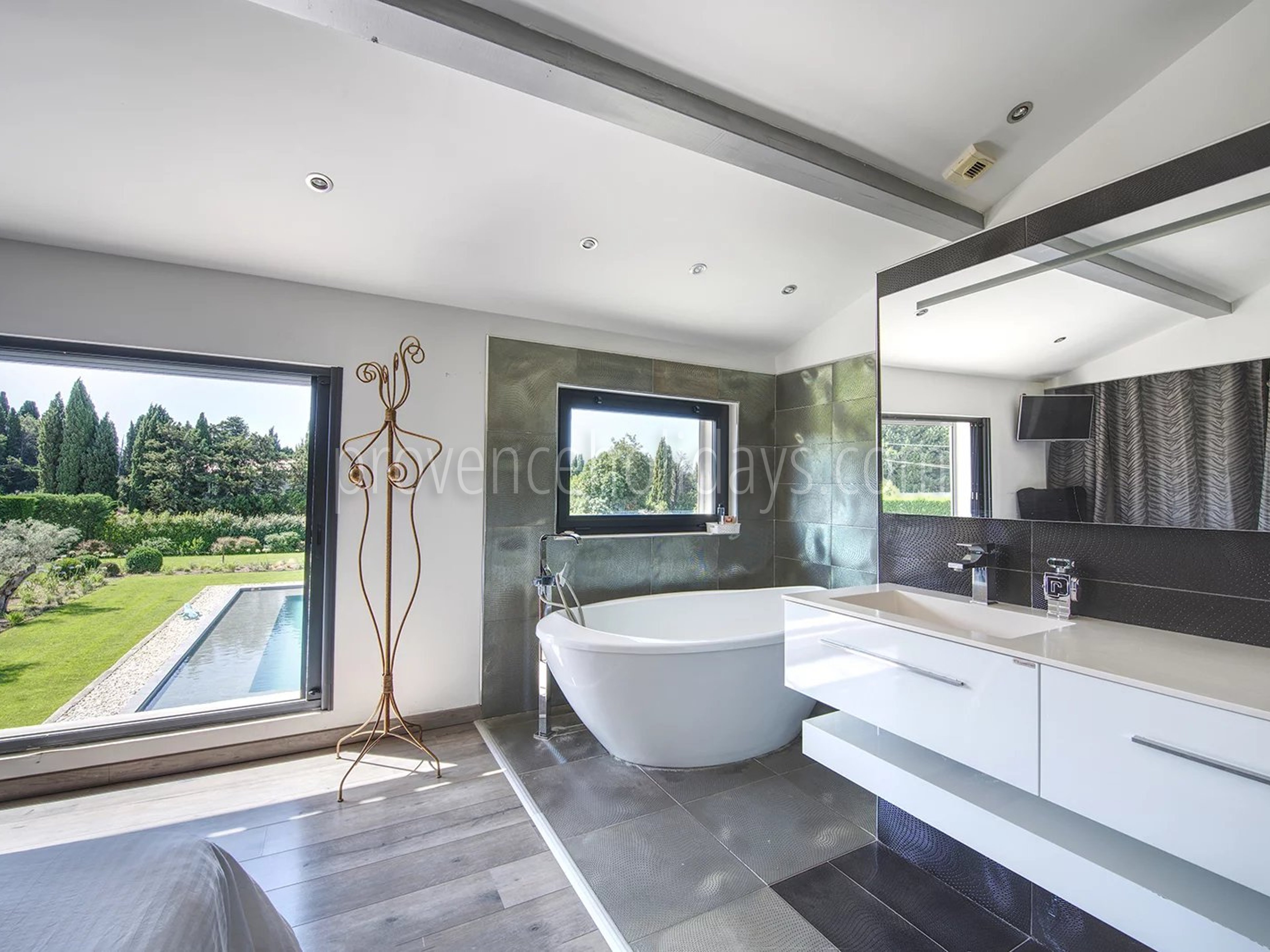 40 - House with pool house in Eyguières: Villa: Interior