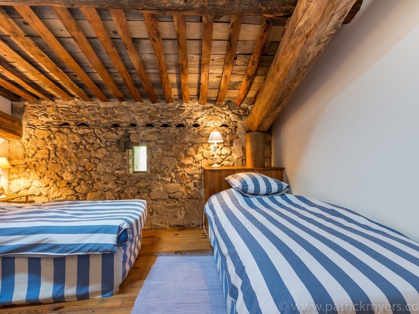 14 - Bastide du Luberon: Villa: Bedroom