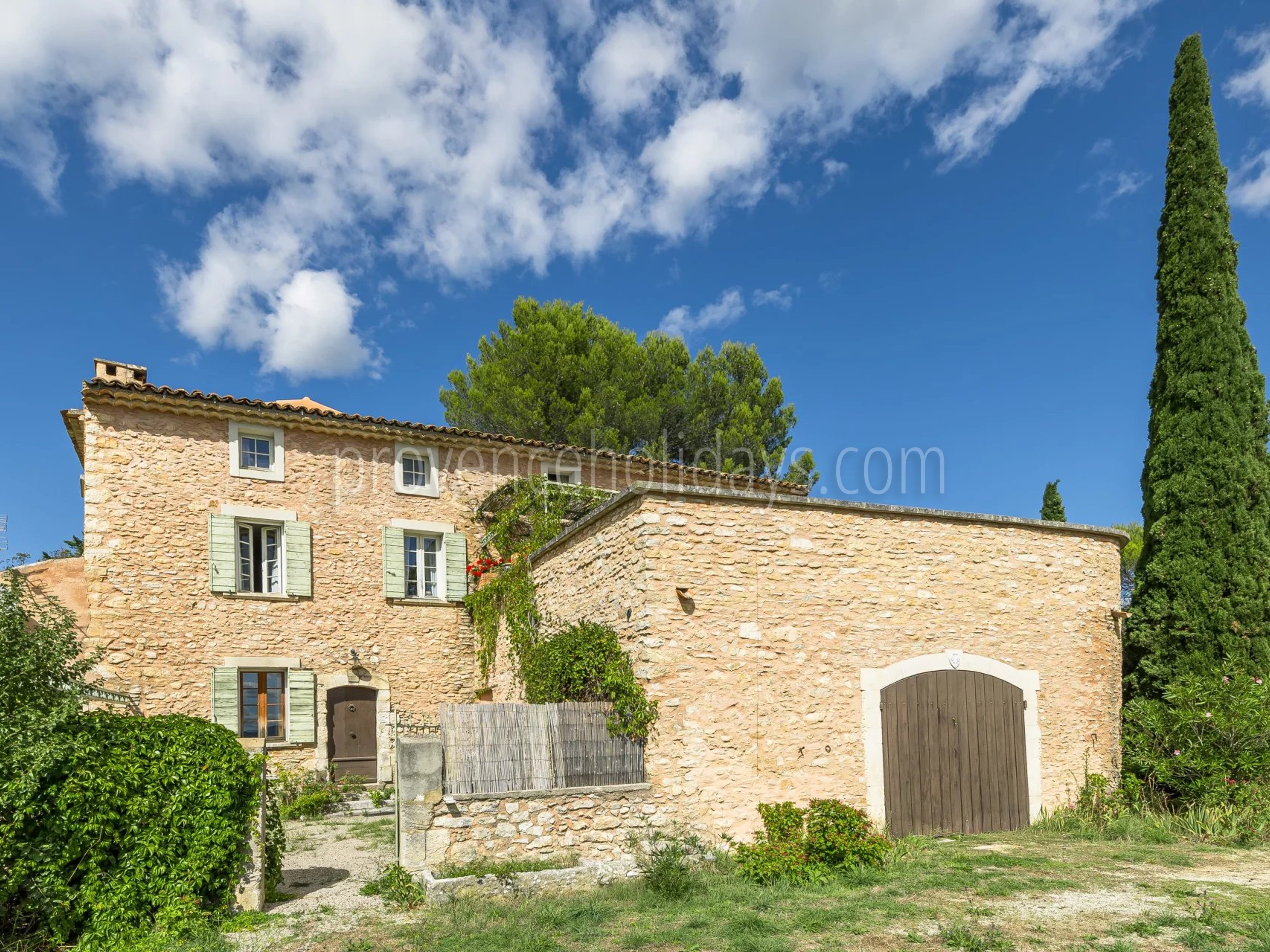 7 - Stone farmhouse in Saint-Saturnin-lès-Apt: Villa: Exterior