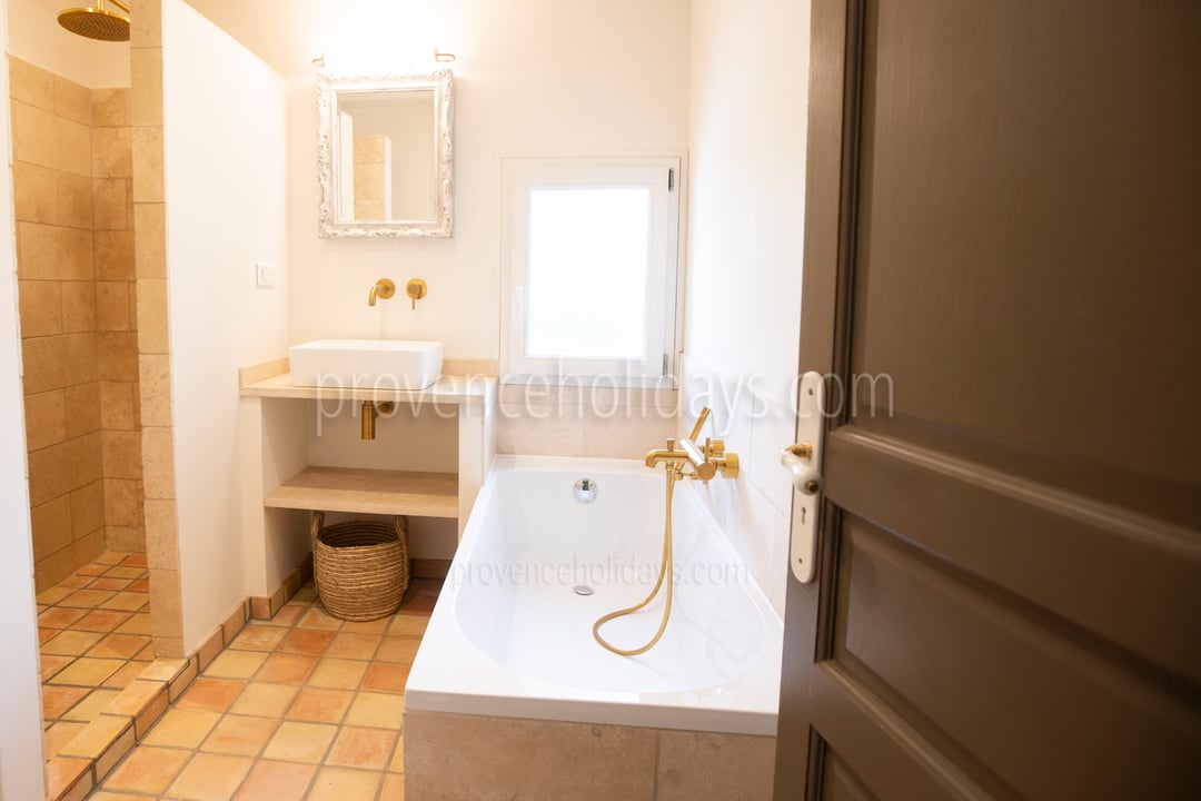 16 - Villa Secrète : Villa: Bathroom