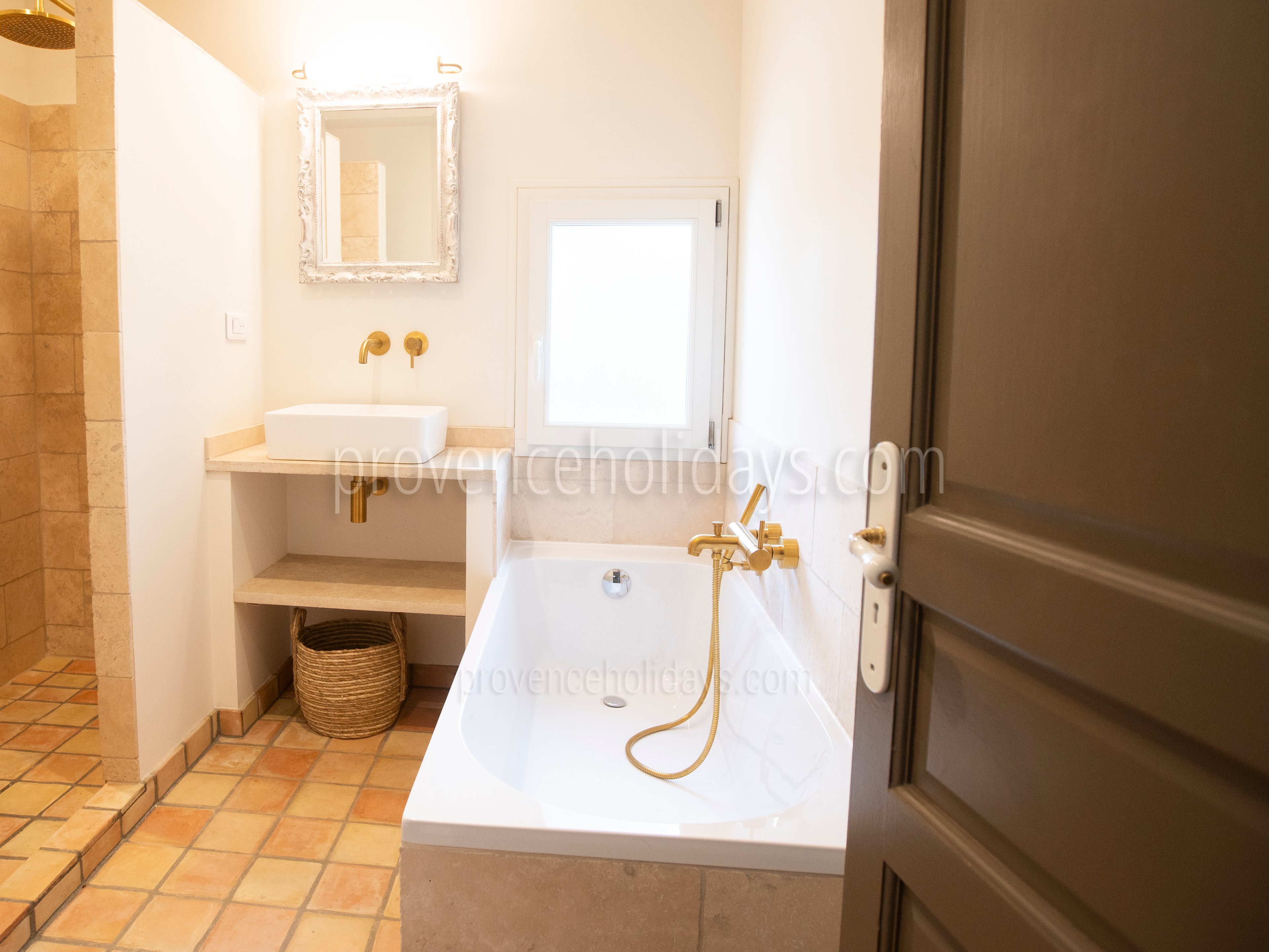 16 - Villa Secrète : Villa: Bathroom