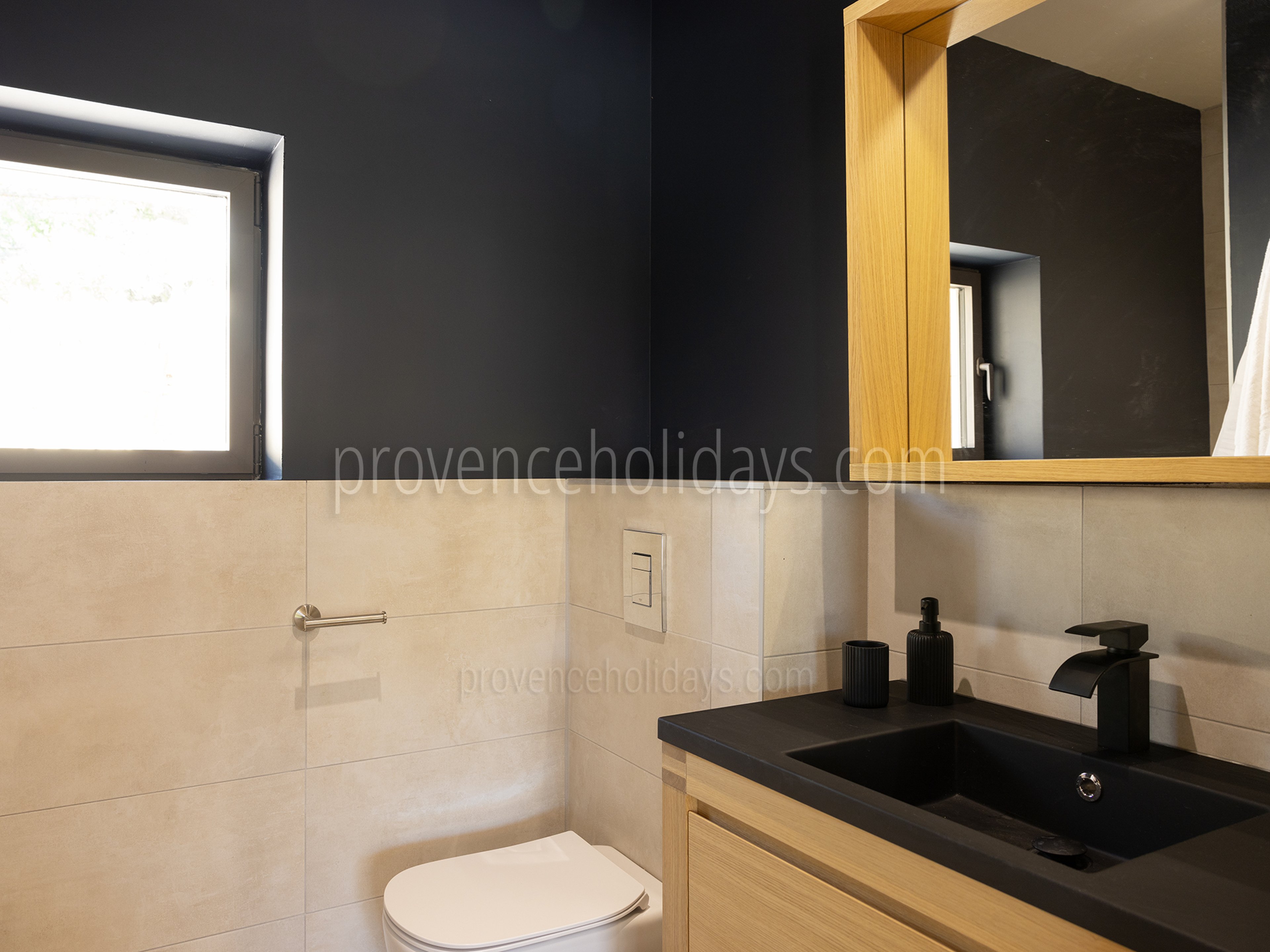 29 - Mas Estelle: Villa: Bathroom