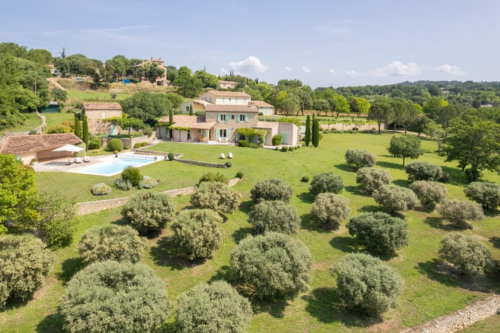 Superbe villa avec piscine chauffée et terrasse ombragée