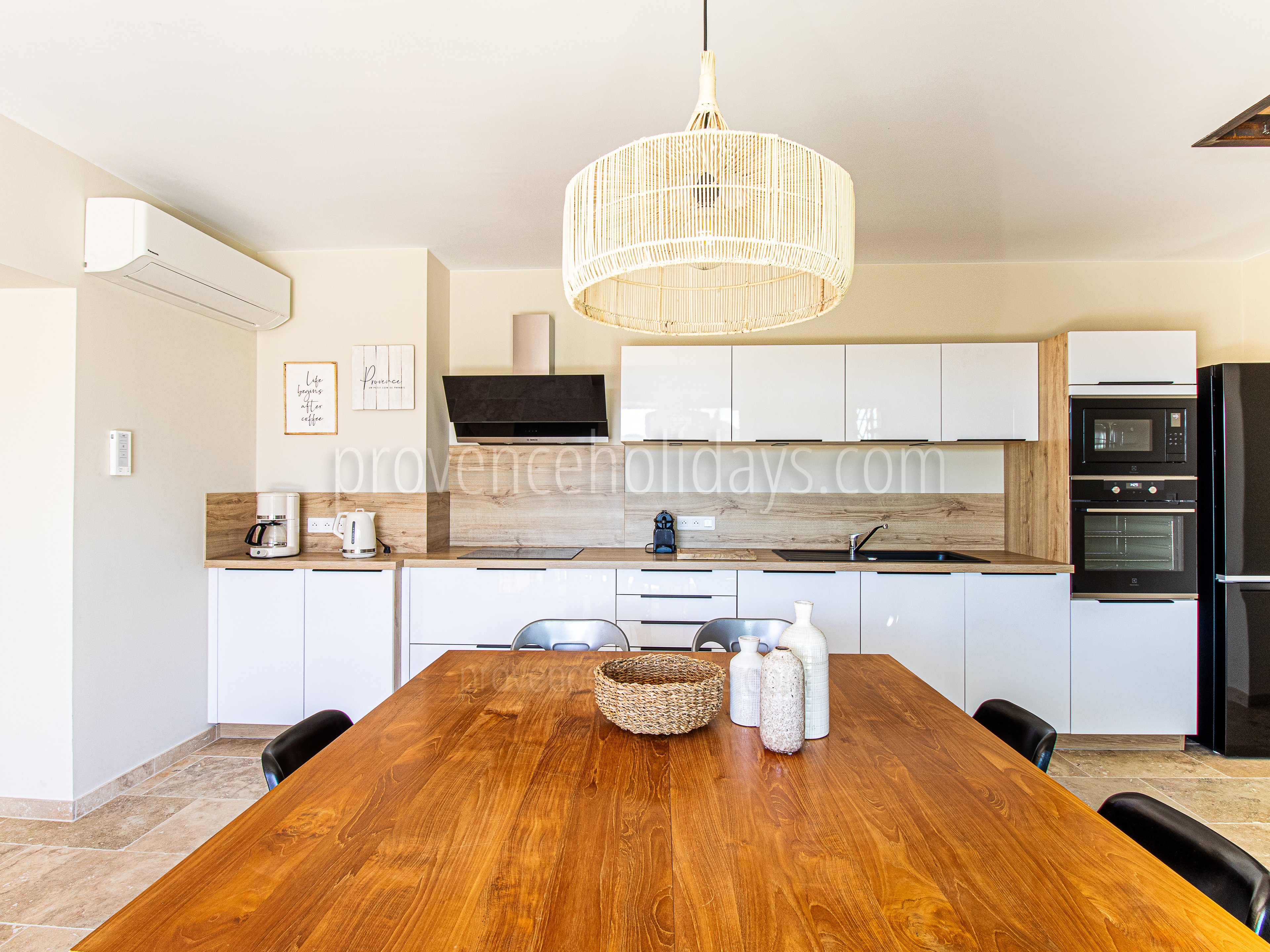 25 - Mazet de Fontvieille: Villa: Interior