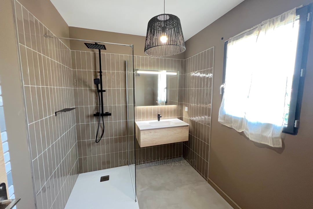 24 - Maison Pegomas: Villa: Bathroom