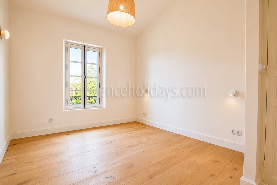 24 - Renoviertes Dorfhaus in Maussane-les-Alpilles: Villa: Bedroom