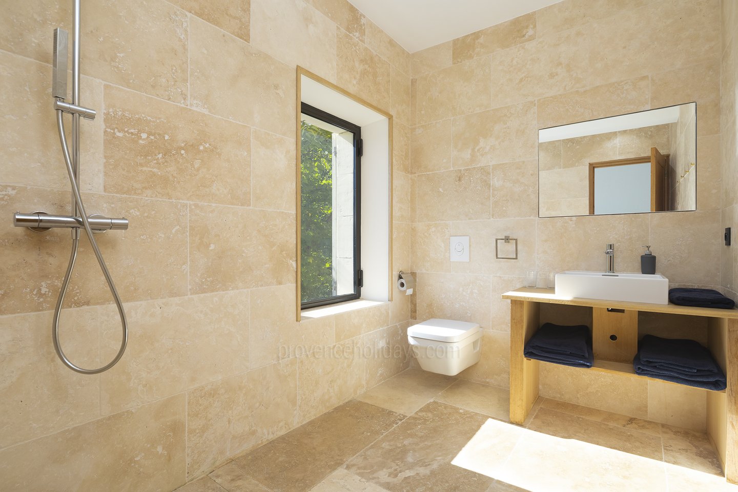 44 - Domaine des Vaines: Villa: Bathroom