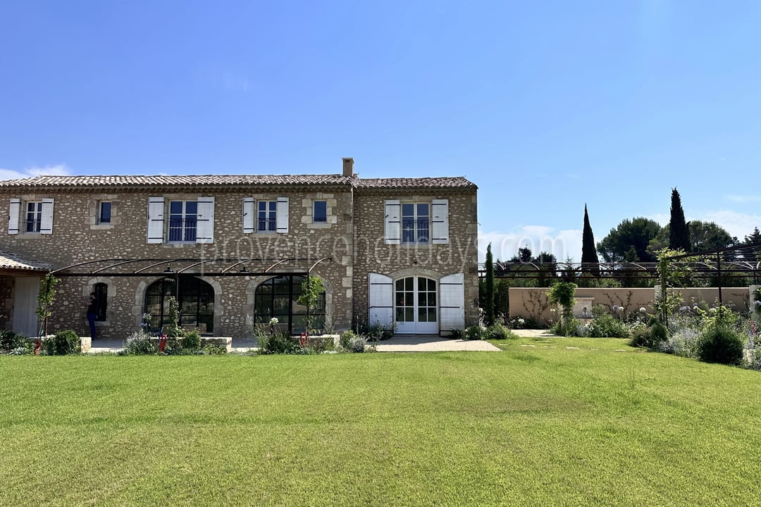 22 - Provençal mas in Eygalières: Villa: Exterior