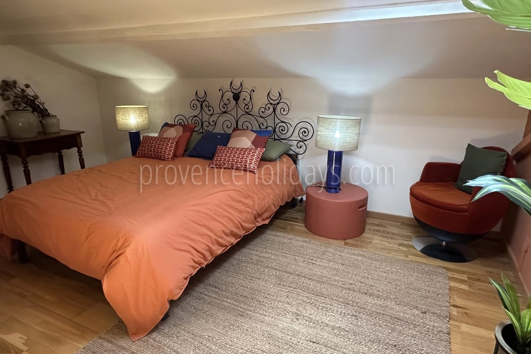 20 - Village house in Eygalières: Villa: Bedroom