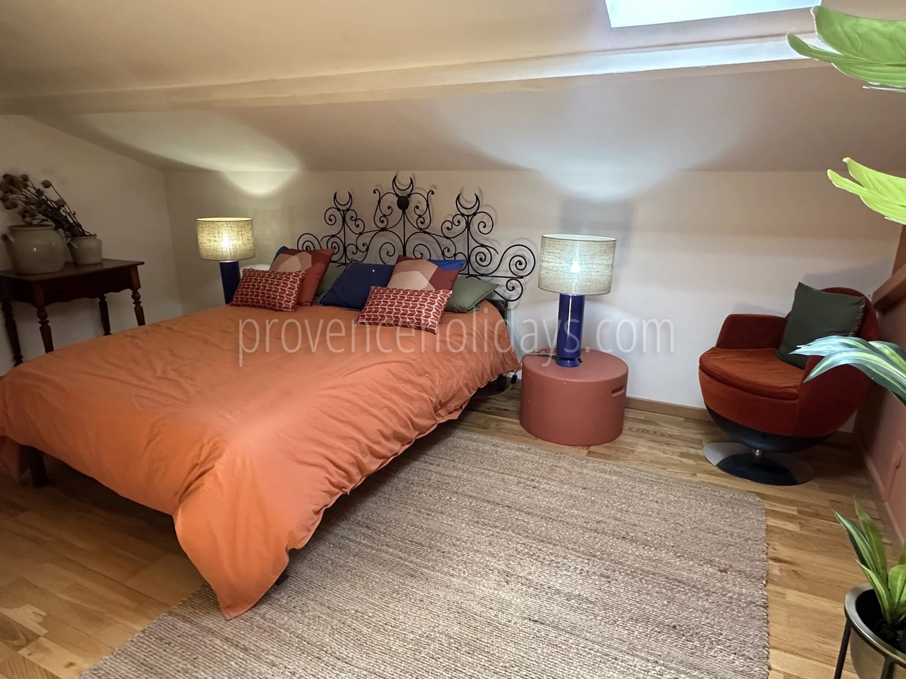 20 - Village house in Eygalières: Villa: Bedroom