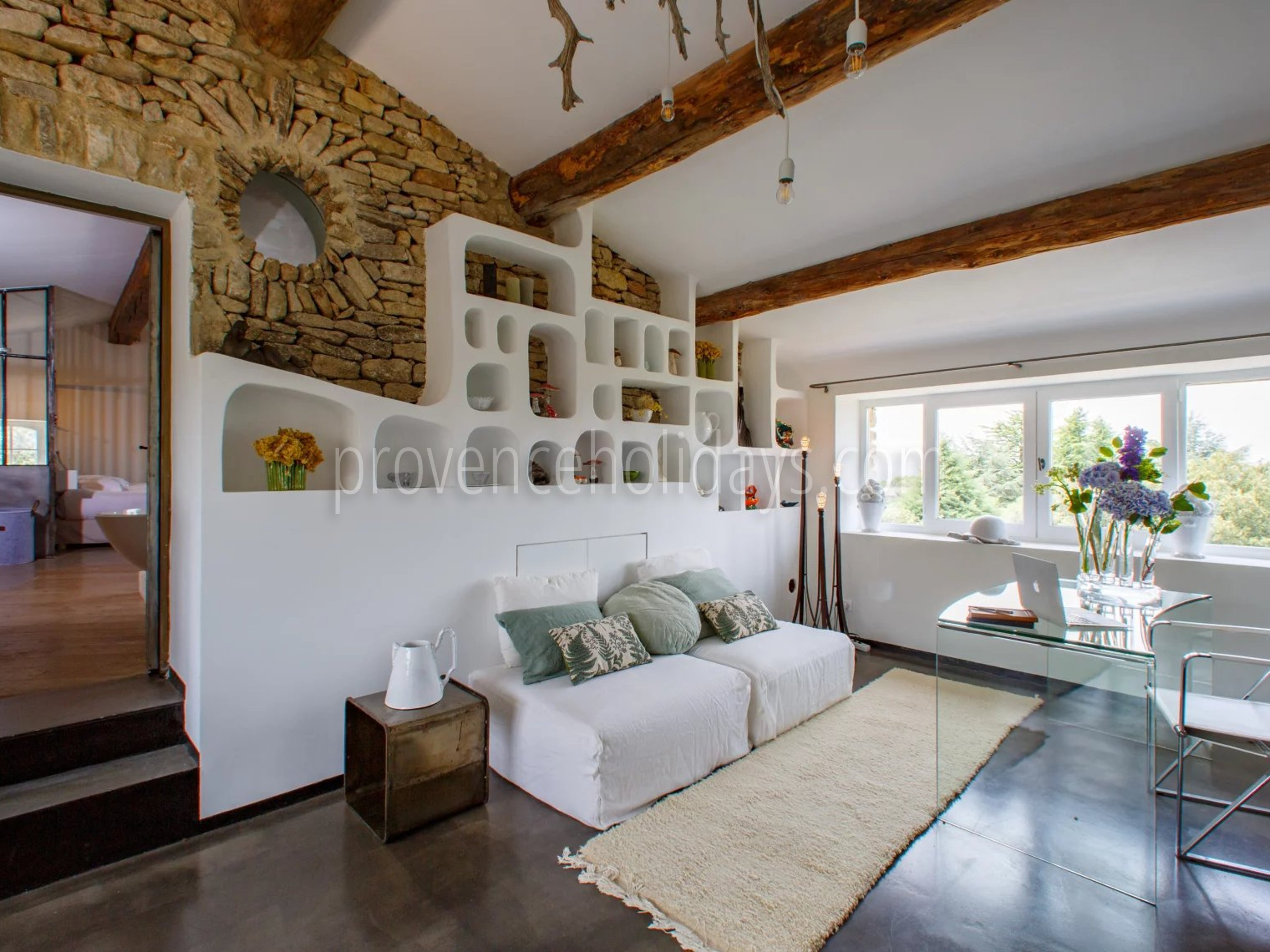 11 - Stone bastide with pool in Bonnieux: Villa: Interior