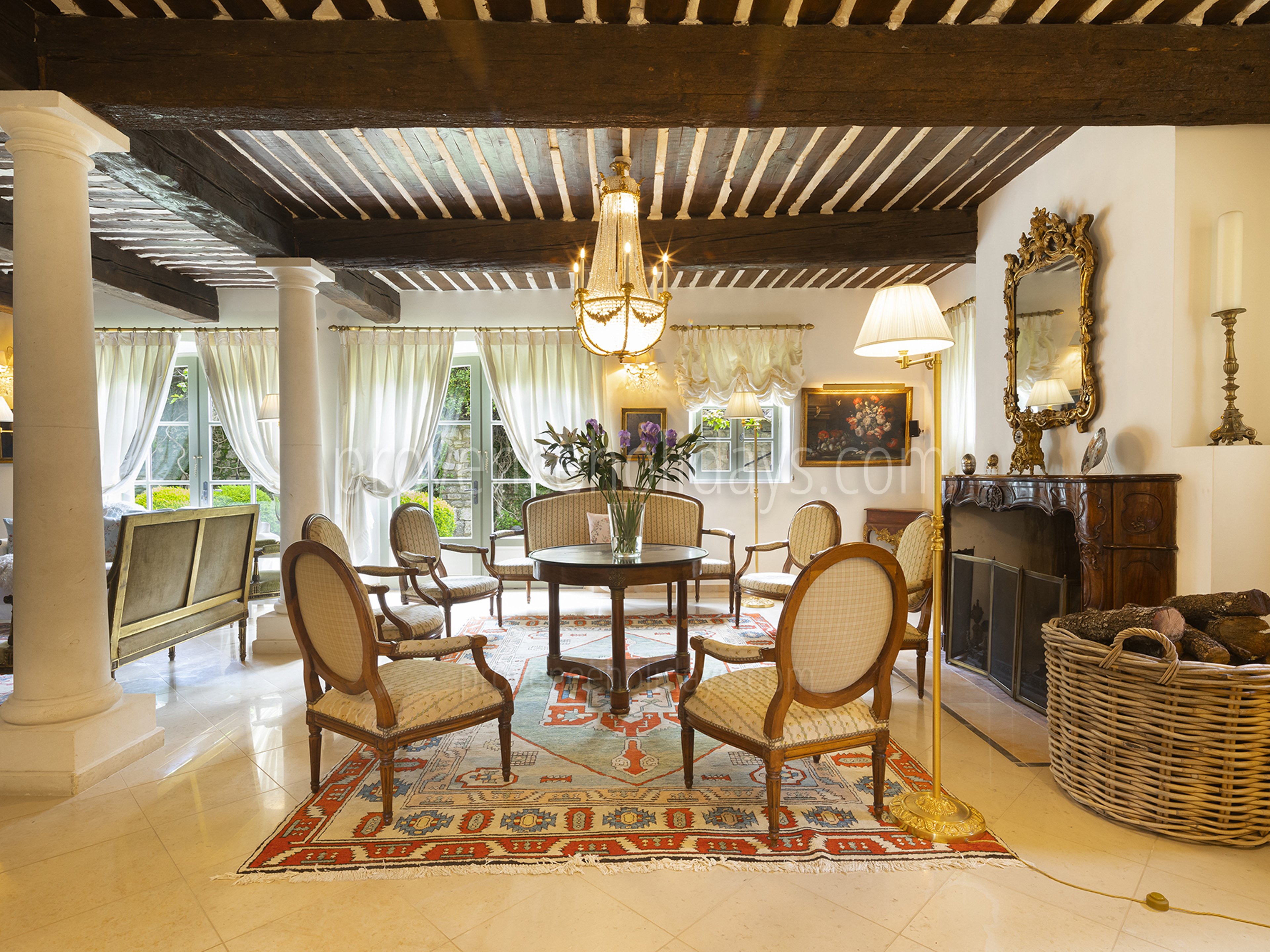32 - Mas Trigaud: Villa: Interior